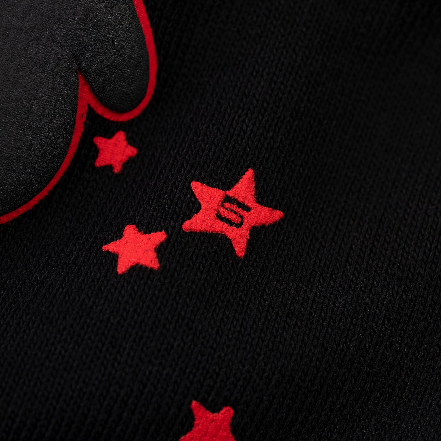 BLACK BELUGA OUTLINE SWEATSHORT