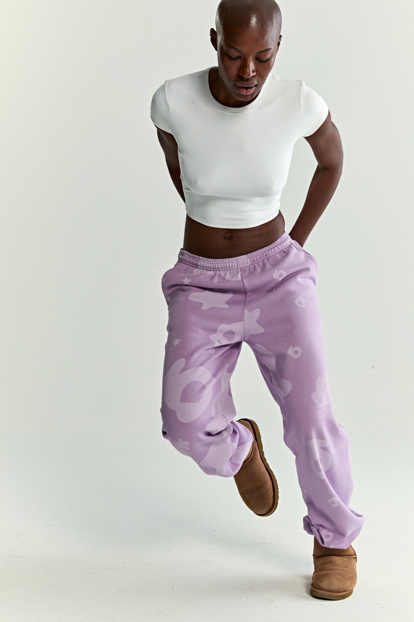 ACAI BELUGA V2 SWEATPANT ON MODEL