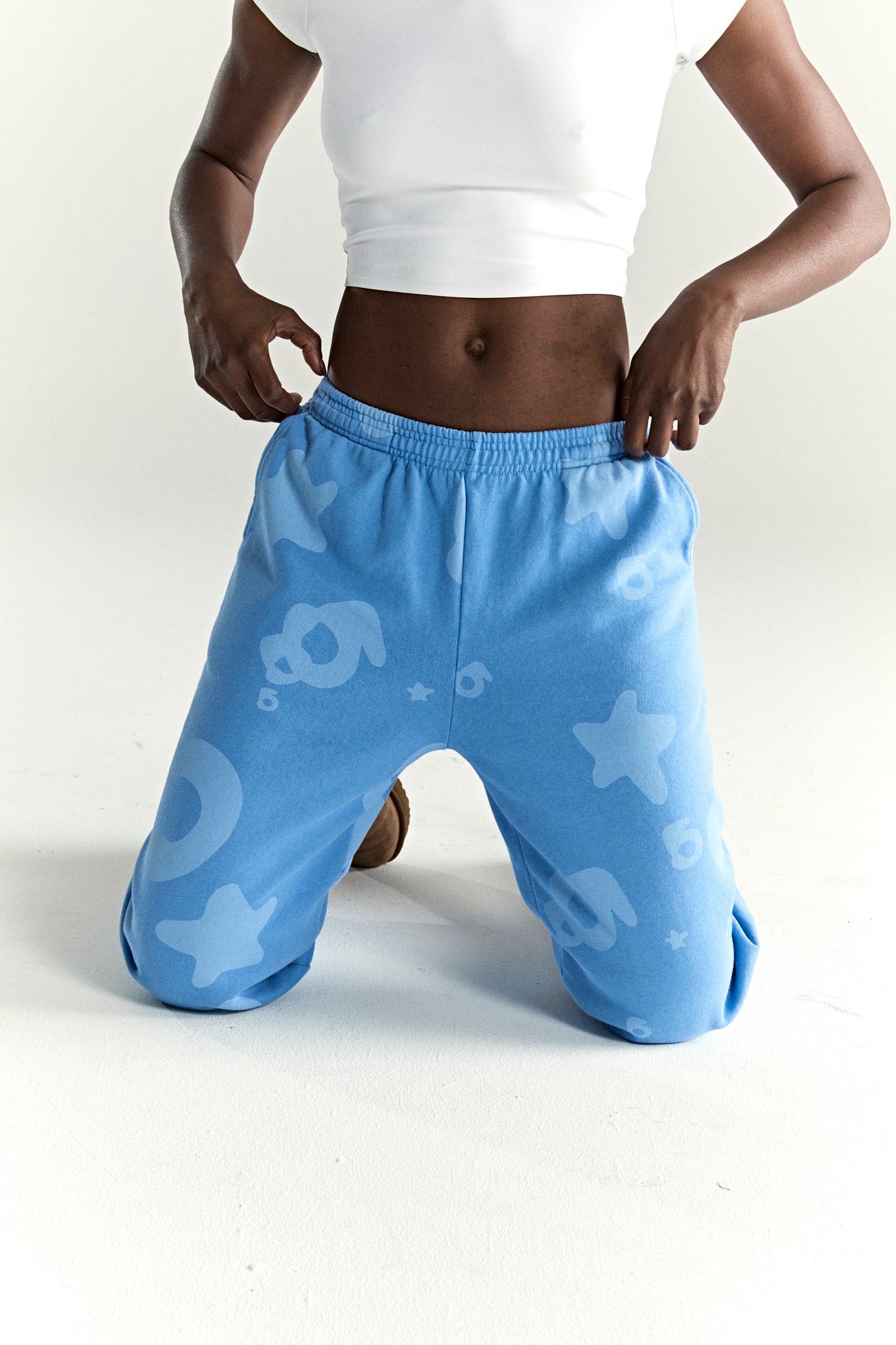 DUSTY BLUE BELUGA V2 SWEATPANT ON MODEL