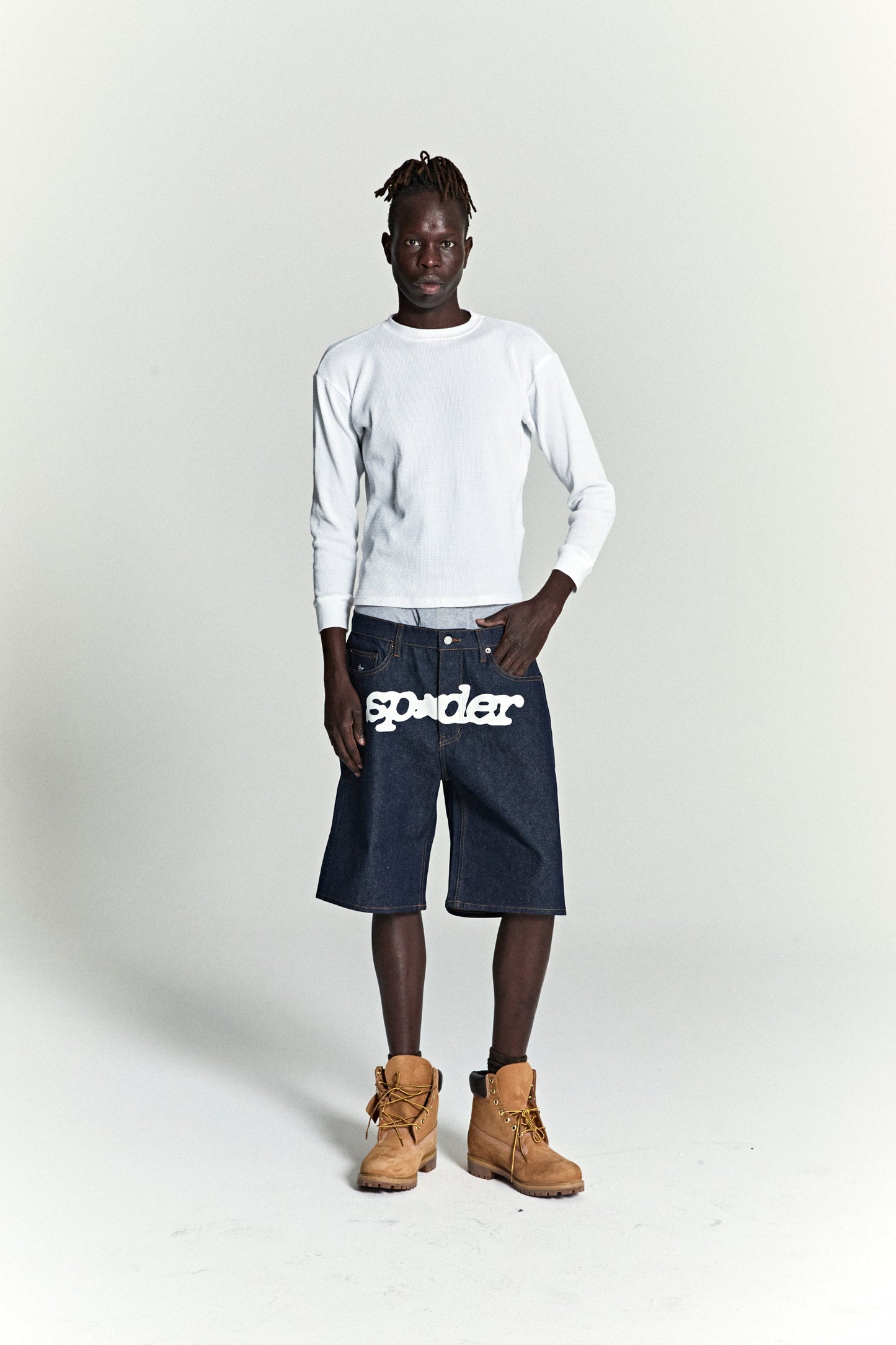 INDIGO V3 LOGO DENIM SHORT ON MODEL