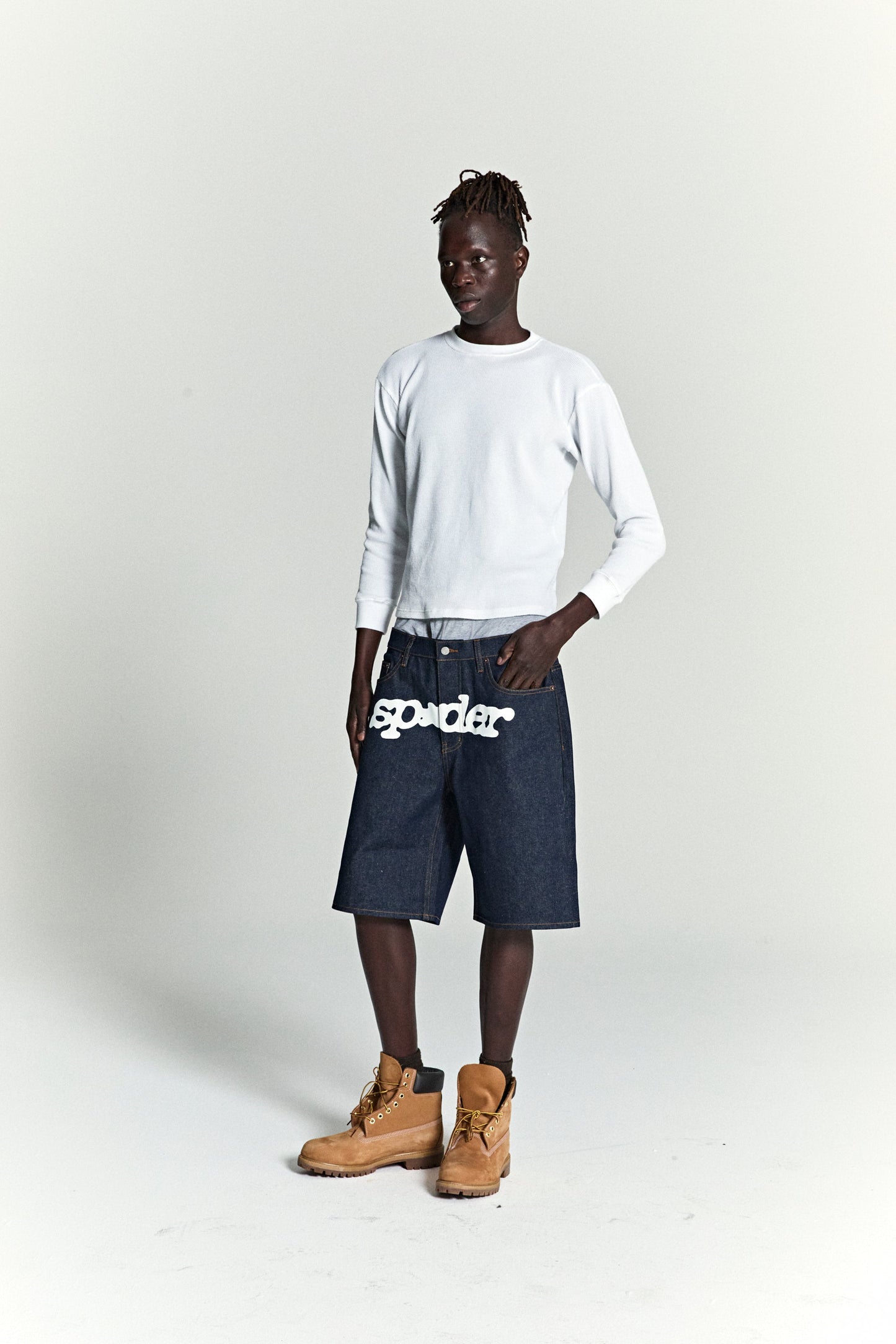 INDIGO V3 LOGO DENIM SHORT ON MODEL