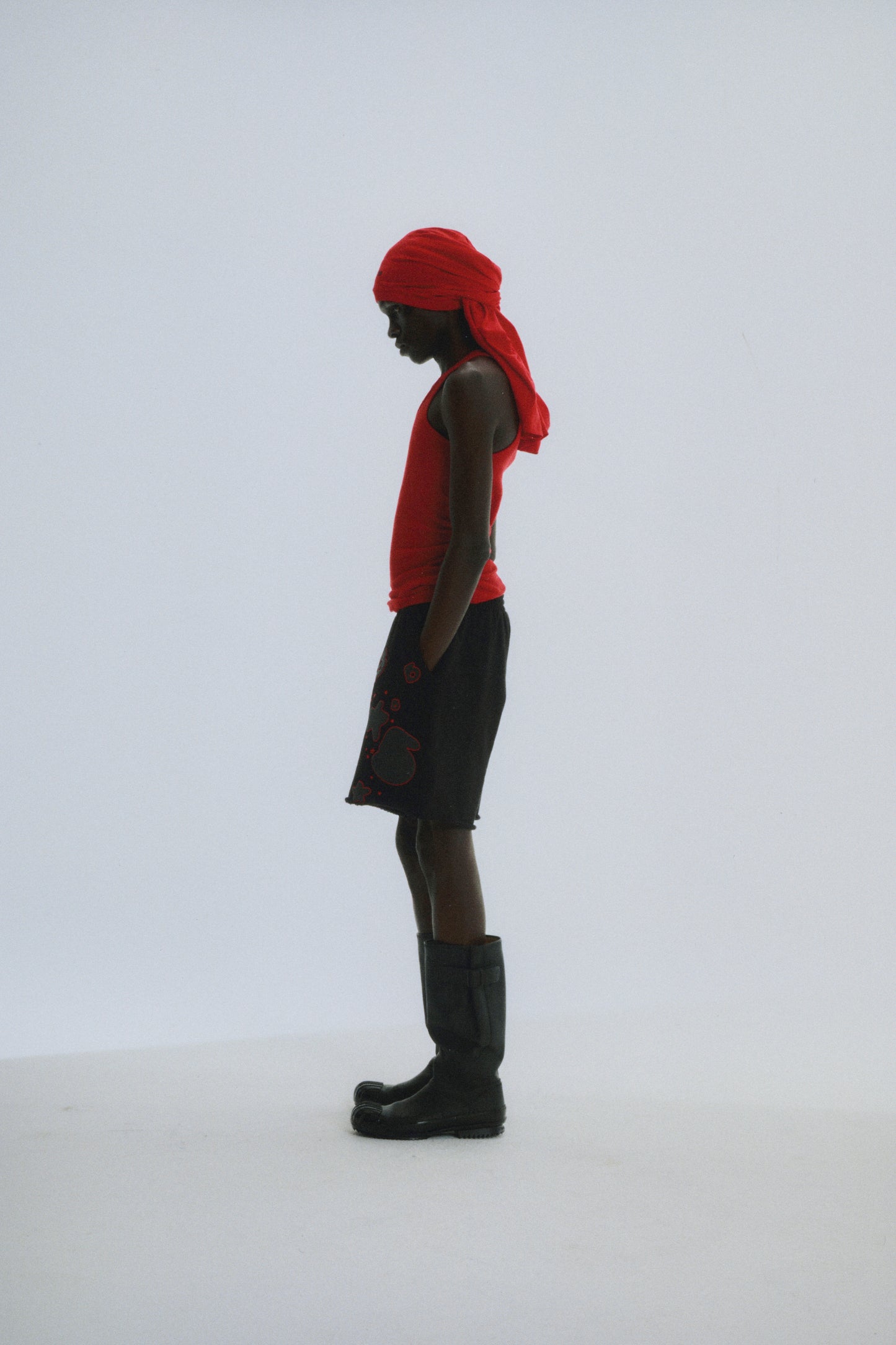 BLACK BELUGA OUTLINE SWEATSHORT ON MODEL