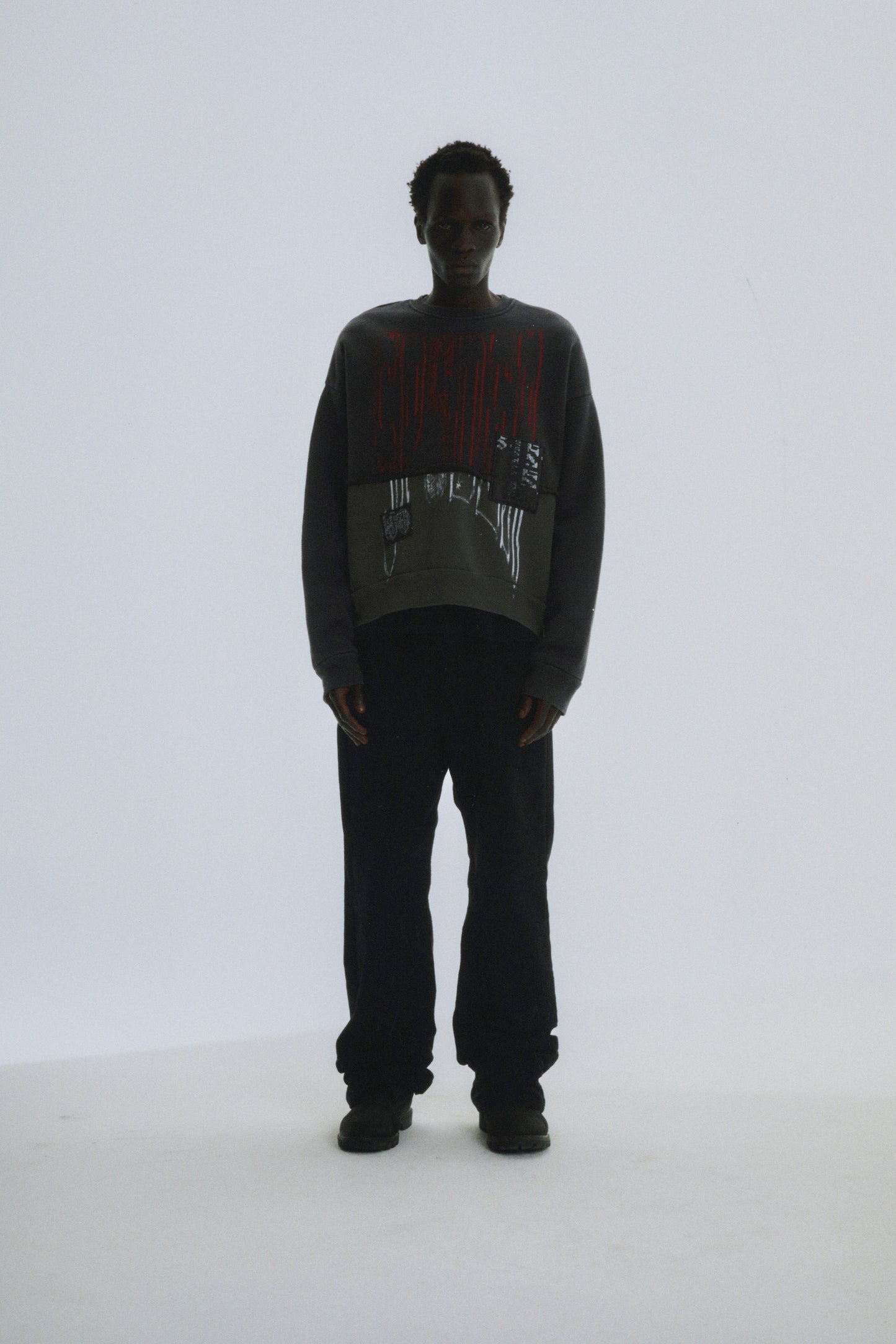 BLACK DIFFUSED COLLEGIATE CREWNECK ON MODEL