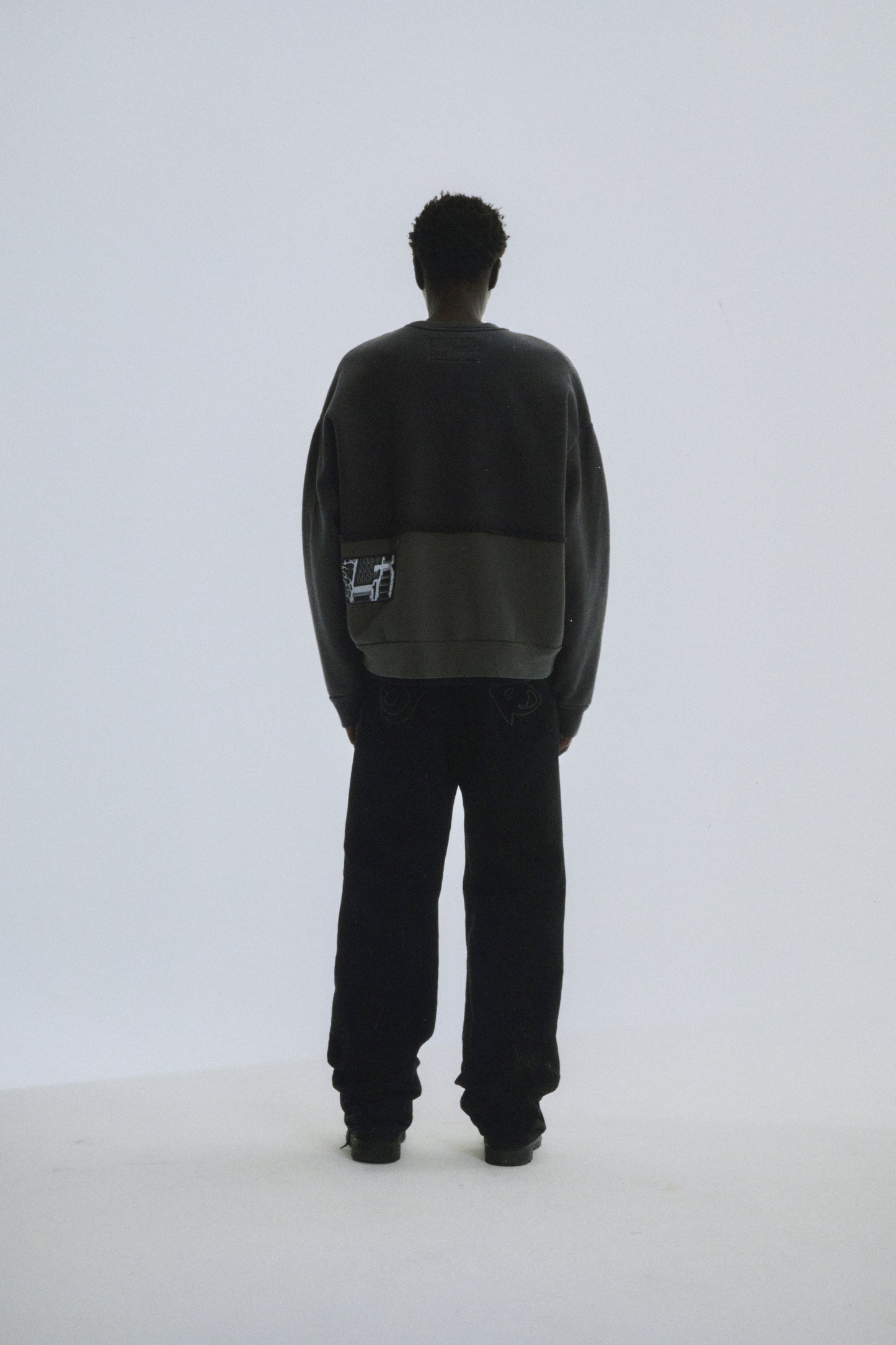 BLACK DIFFUSED COLLEGIATE CREWNECK ON MODEL