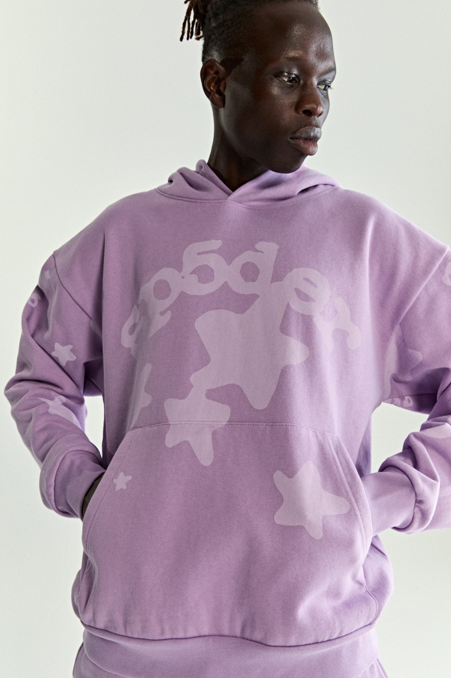 ACAI BELUGA V2 HOODIE ON MODEL