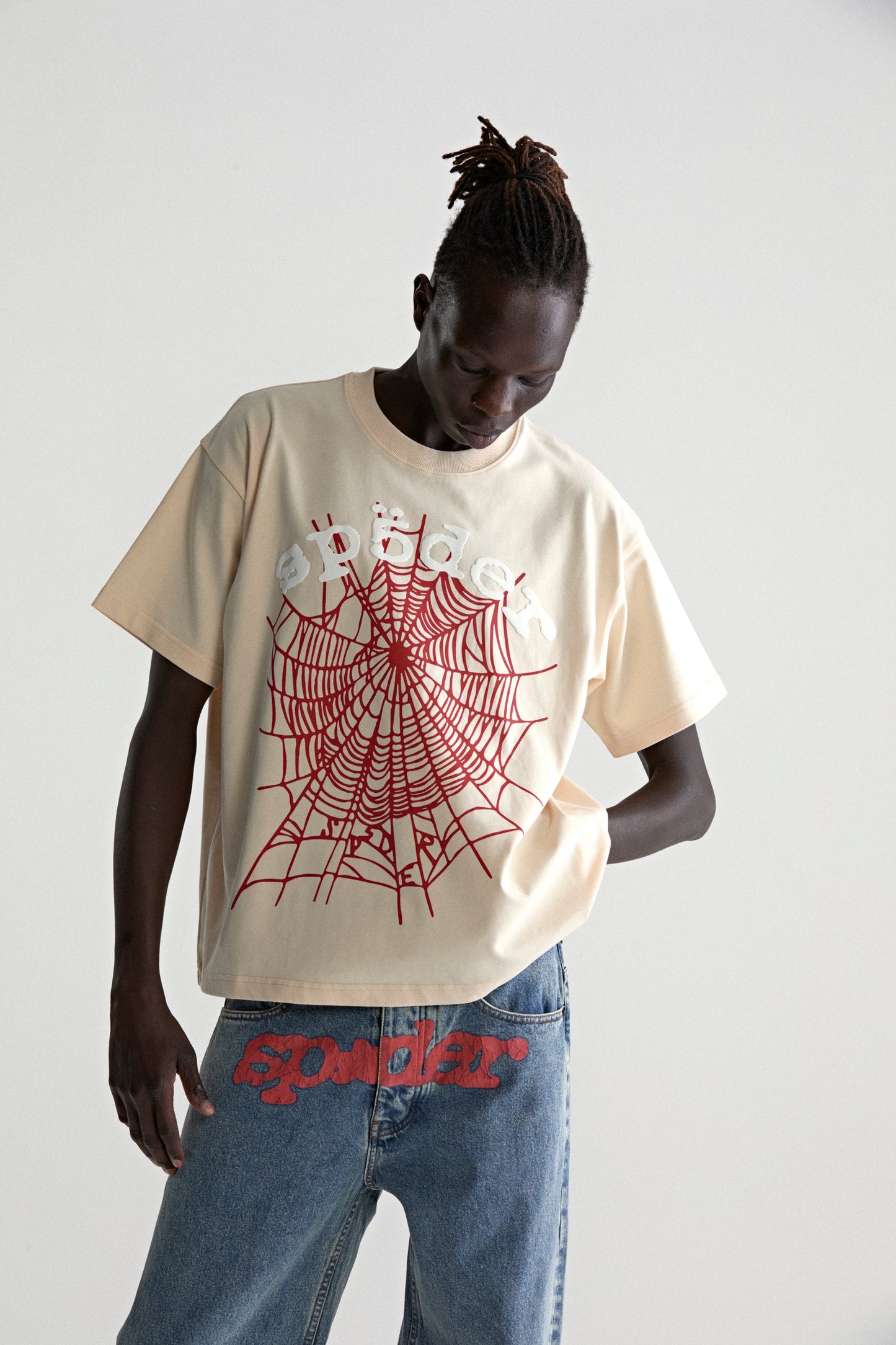 CREAM LEGACY LOGO HW TEE ON MODEL