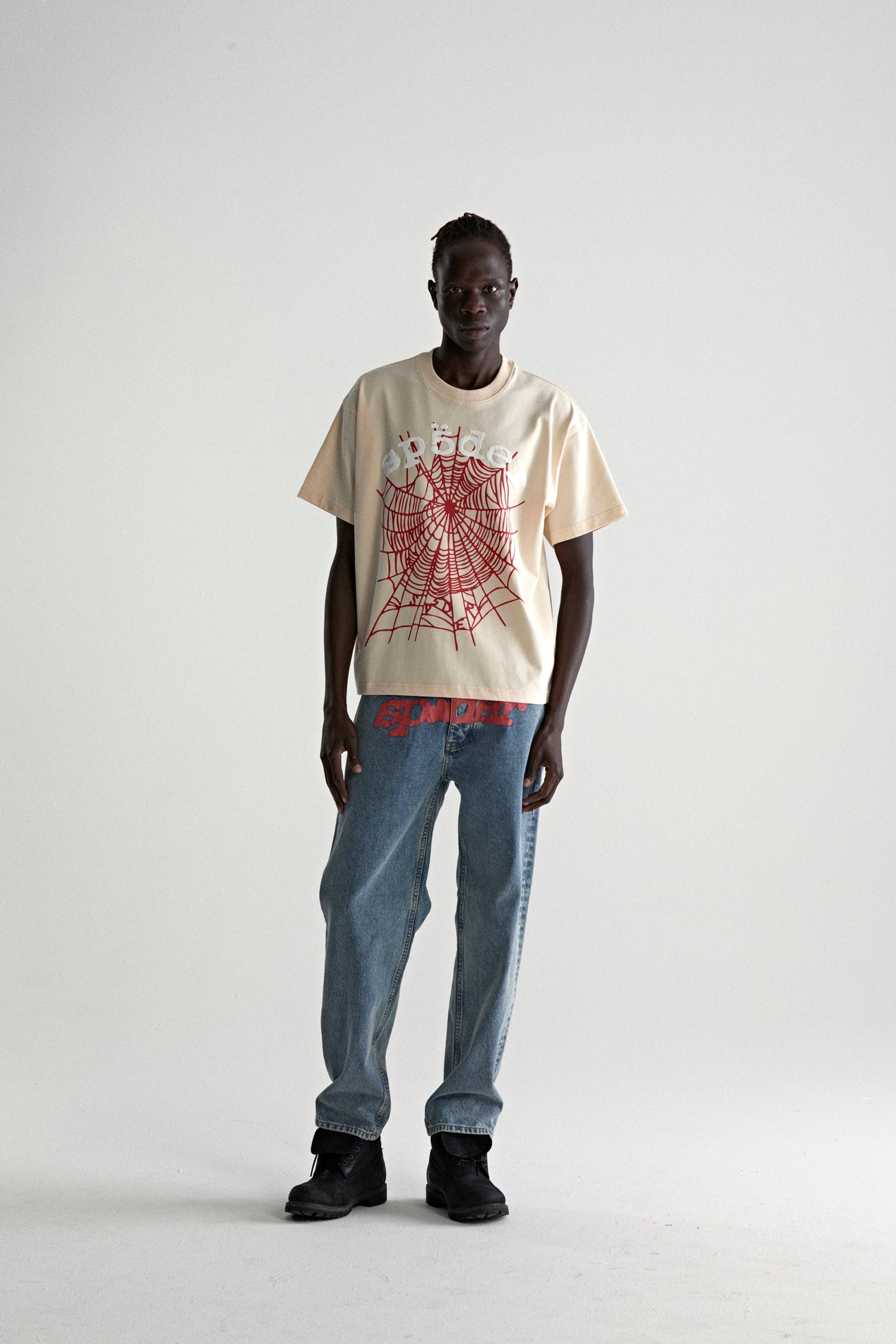 CREAM LEGACY LOGO HW TEE ON MODEL