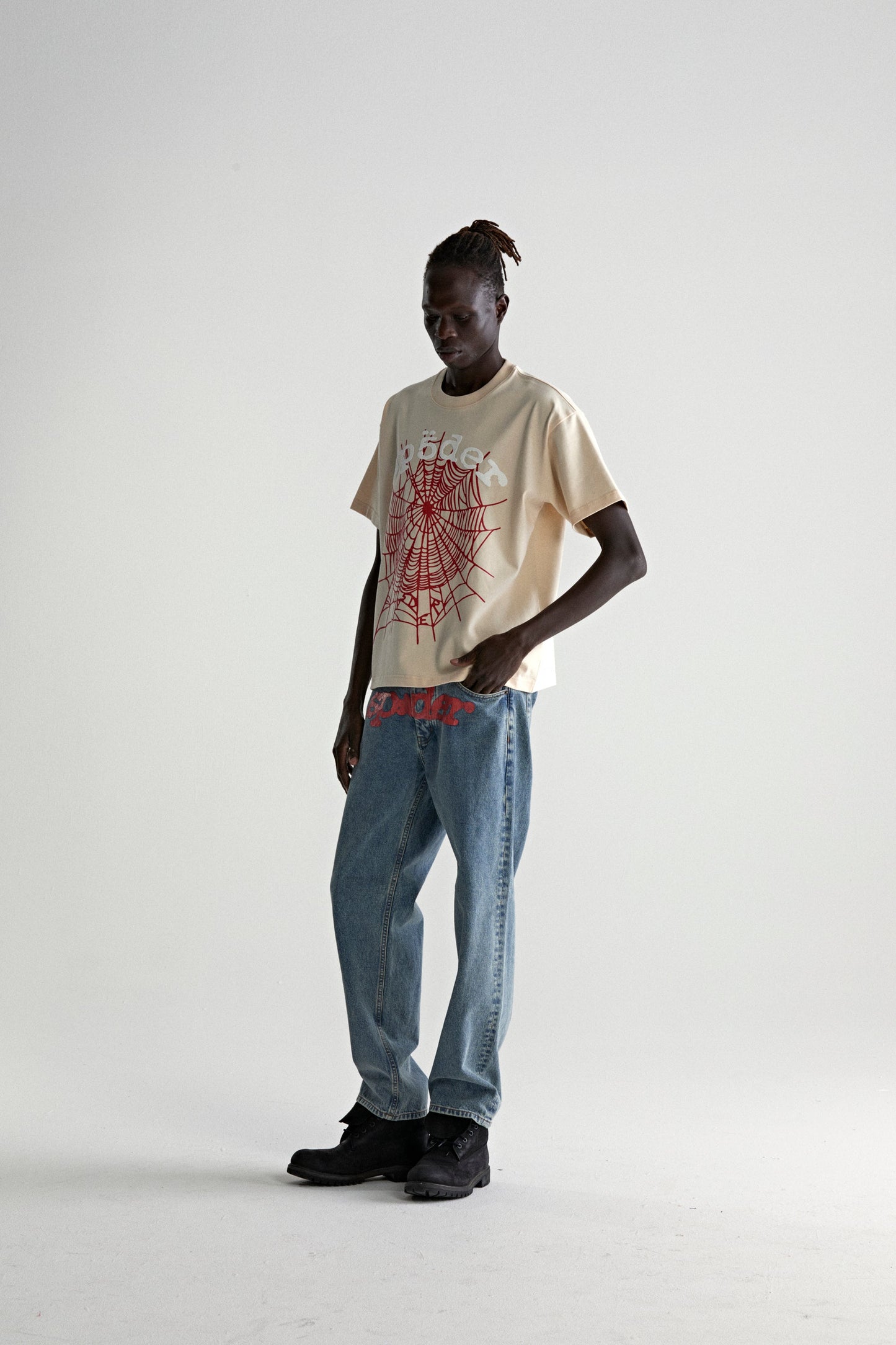 CREAM LEGACY LOGO HW TEE ON MODEL