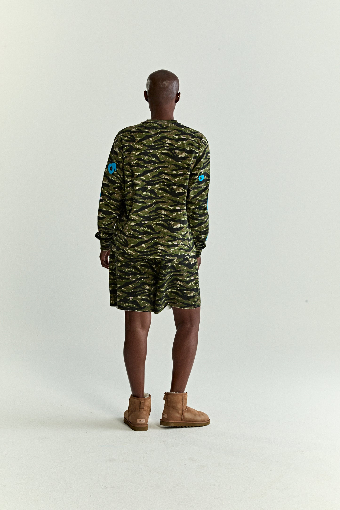 BELUGA TIGER CAMO LONGSLEEVE ON MODEL