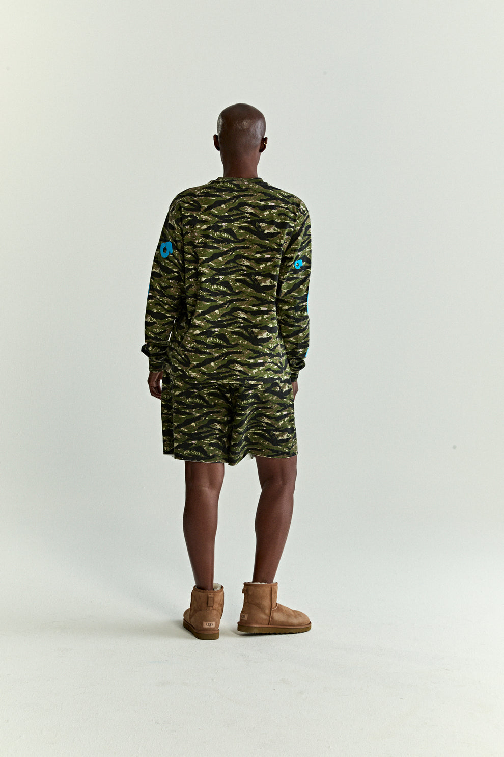 BELUGA TIGER CAMO LONGSLEEVE ON MODEL