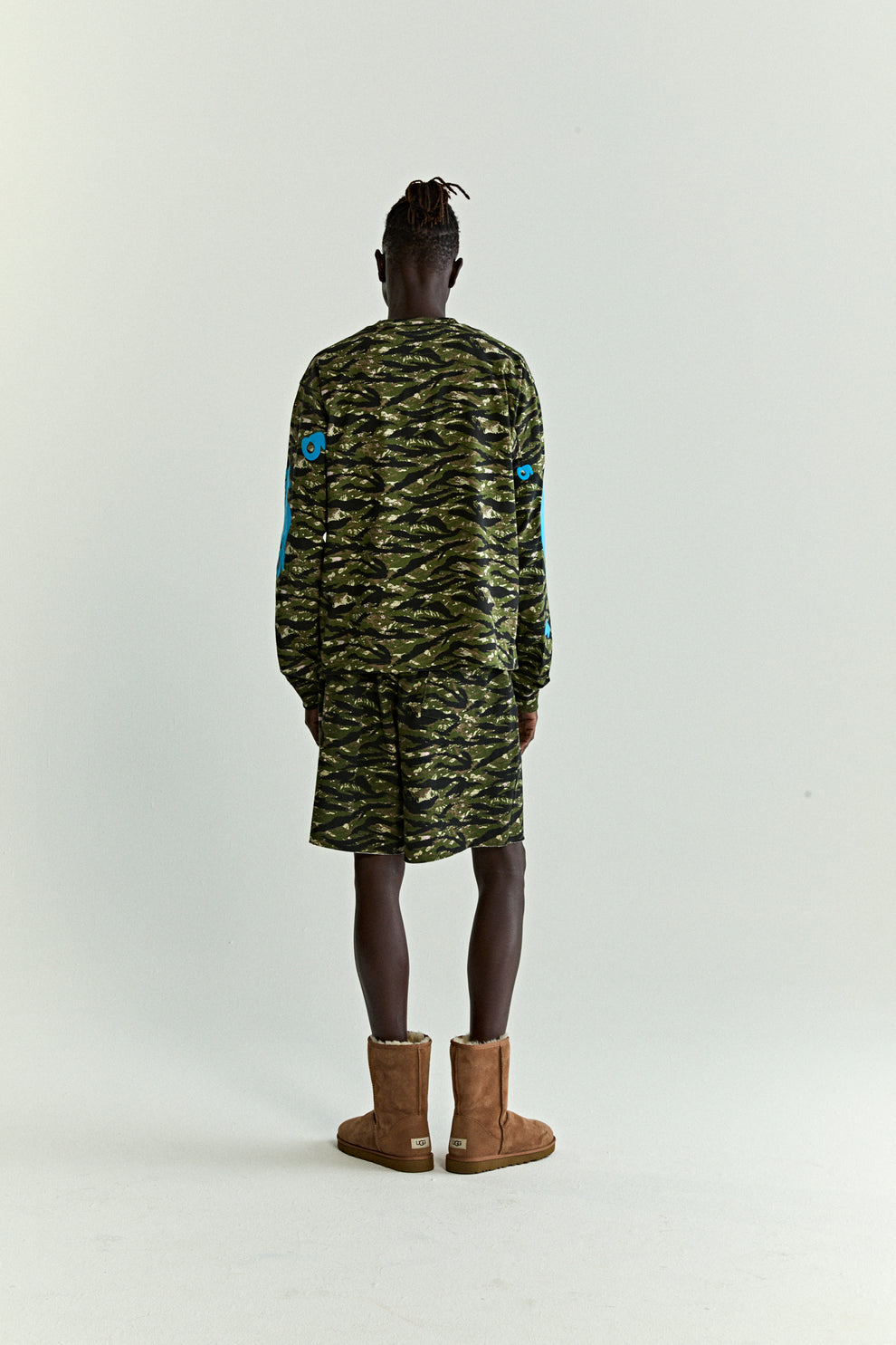 BELUGA TIGER CAMO LONGSLEEVE ON MODEL