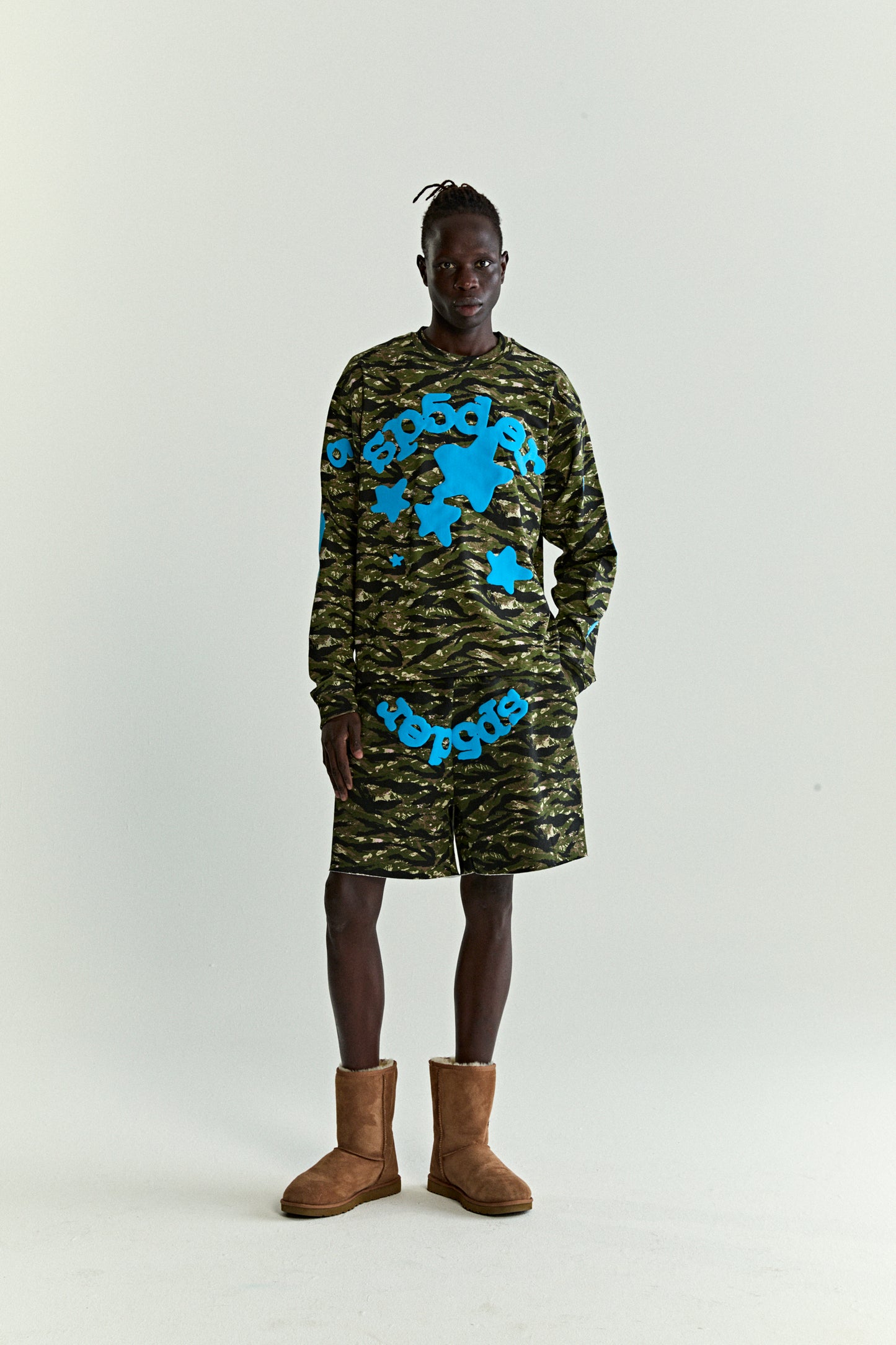 BELUGA TIGER CAMO LONGSLEEVE ON MODEL