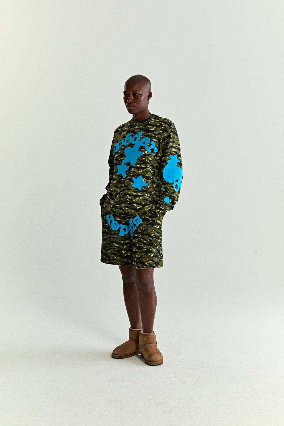 BELUGA TIGER CAMO LONGSLEEVE ON MODEL