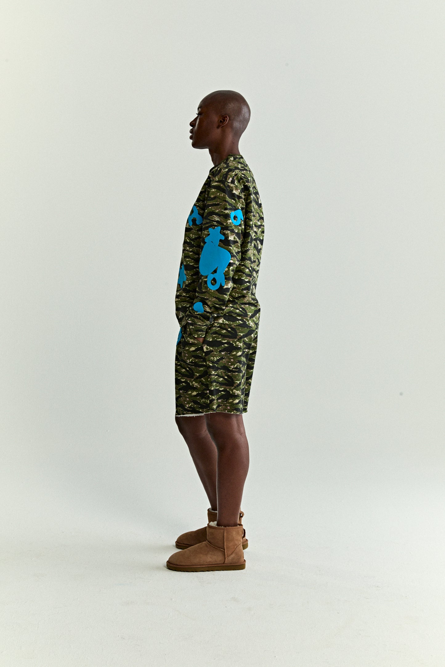 BELUGA TIGER CAMO LONGSLEEVE ON MODEL