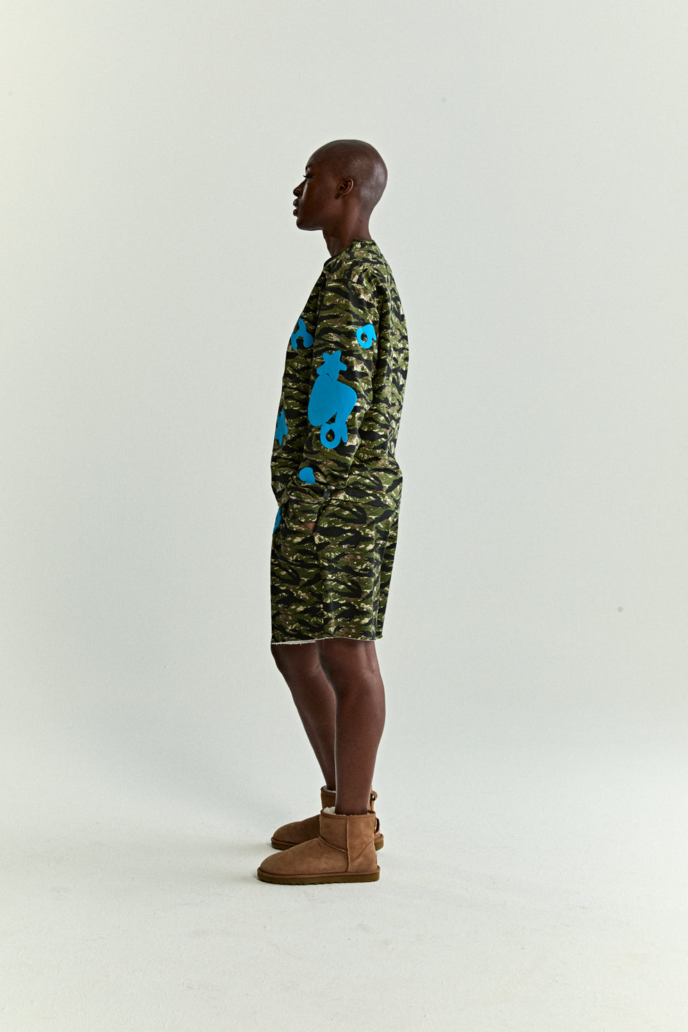 BELUGA TIGER CAMO LONGSLEEVE ON MODEL