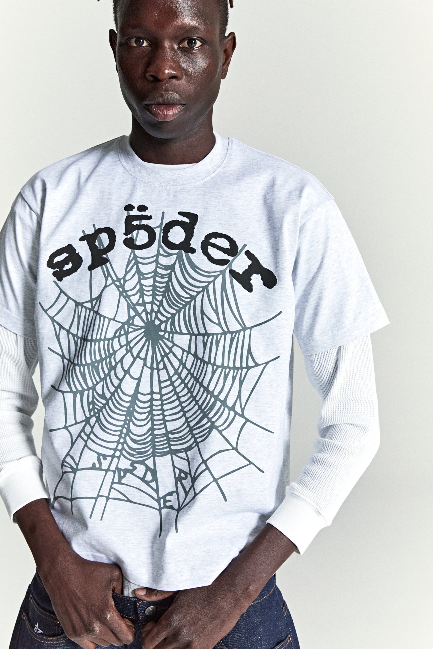 HEATHER GREY OG WEB V2 TEE ON MODEL