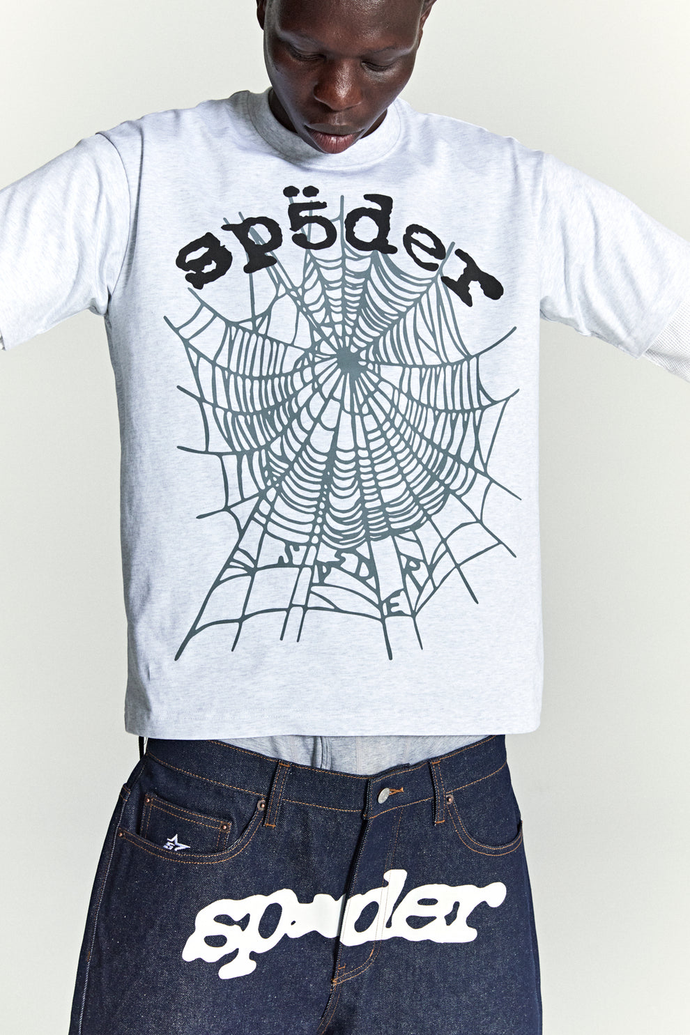 HEATHER GREY OG WEB V2 TEE ON MODEL