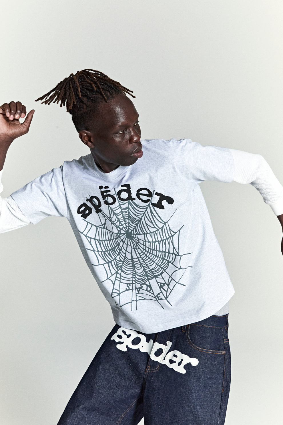 HEATHER GREY OG WEB V2 TEE ON MODEL