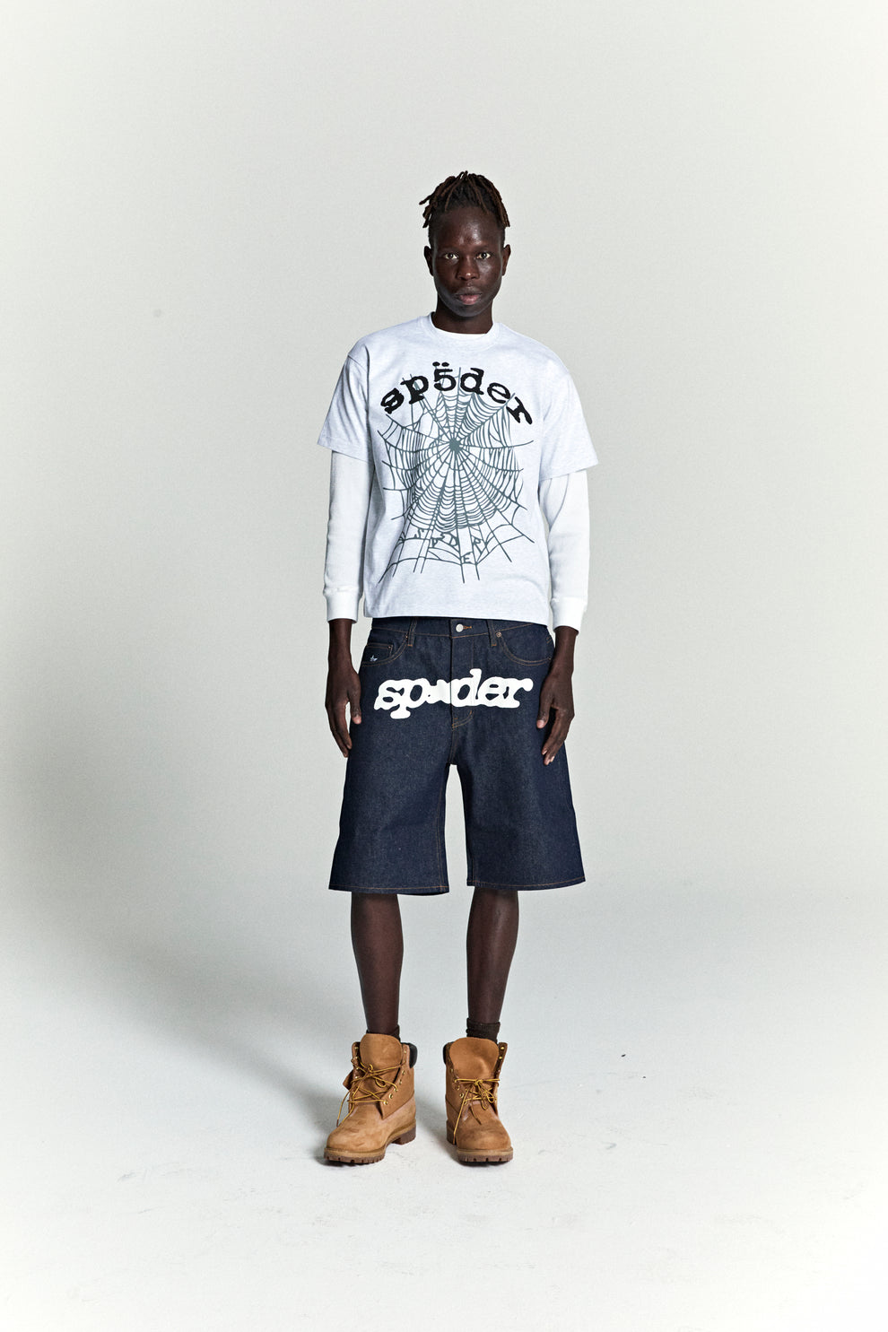 HEATHER GREY OG WEB V2 TEE ON MODEL