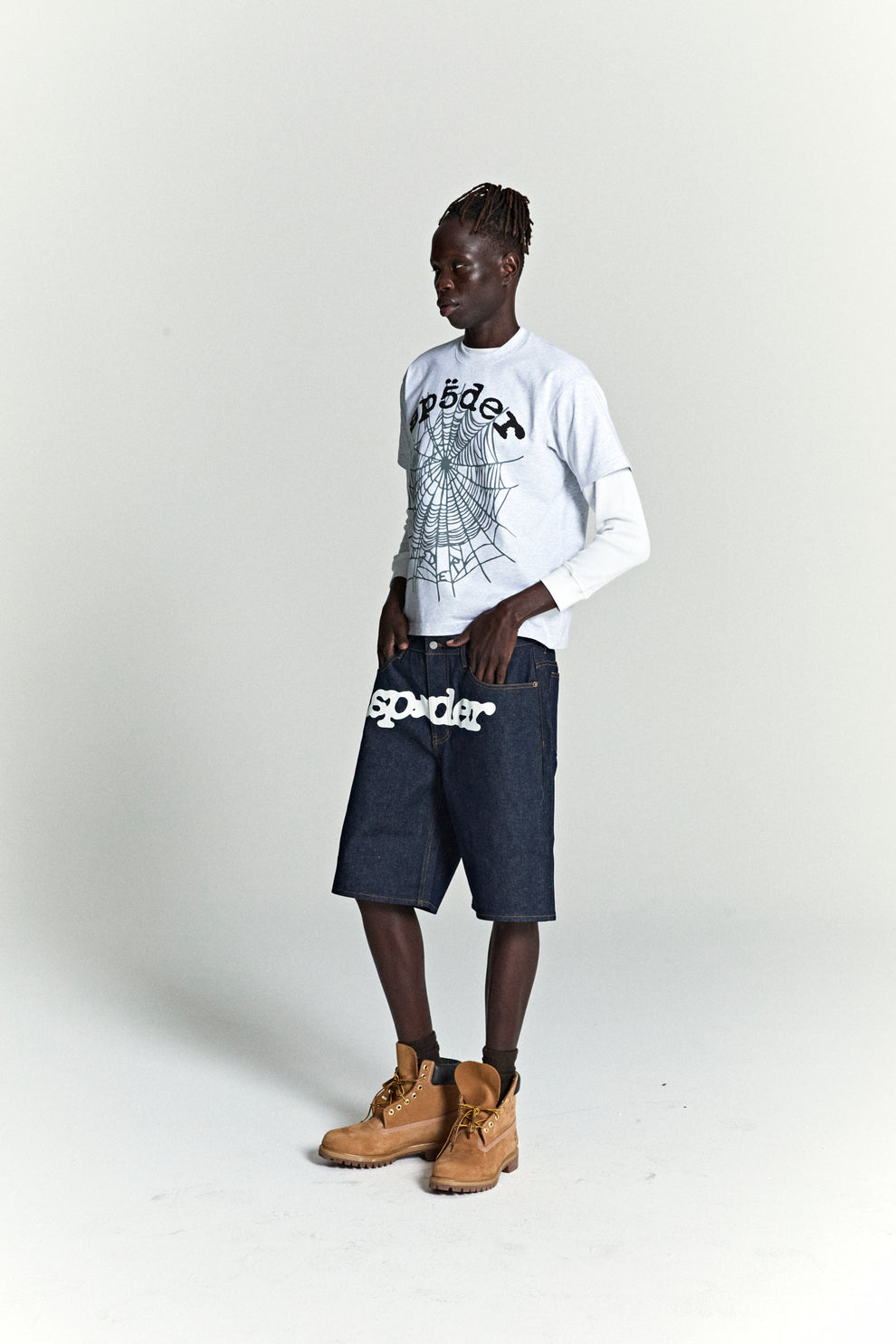 HEATHER GREY OG WEB V2 TEE ON MODEL