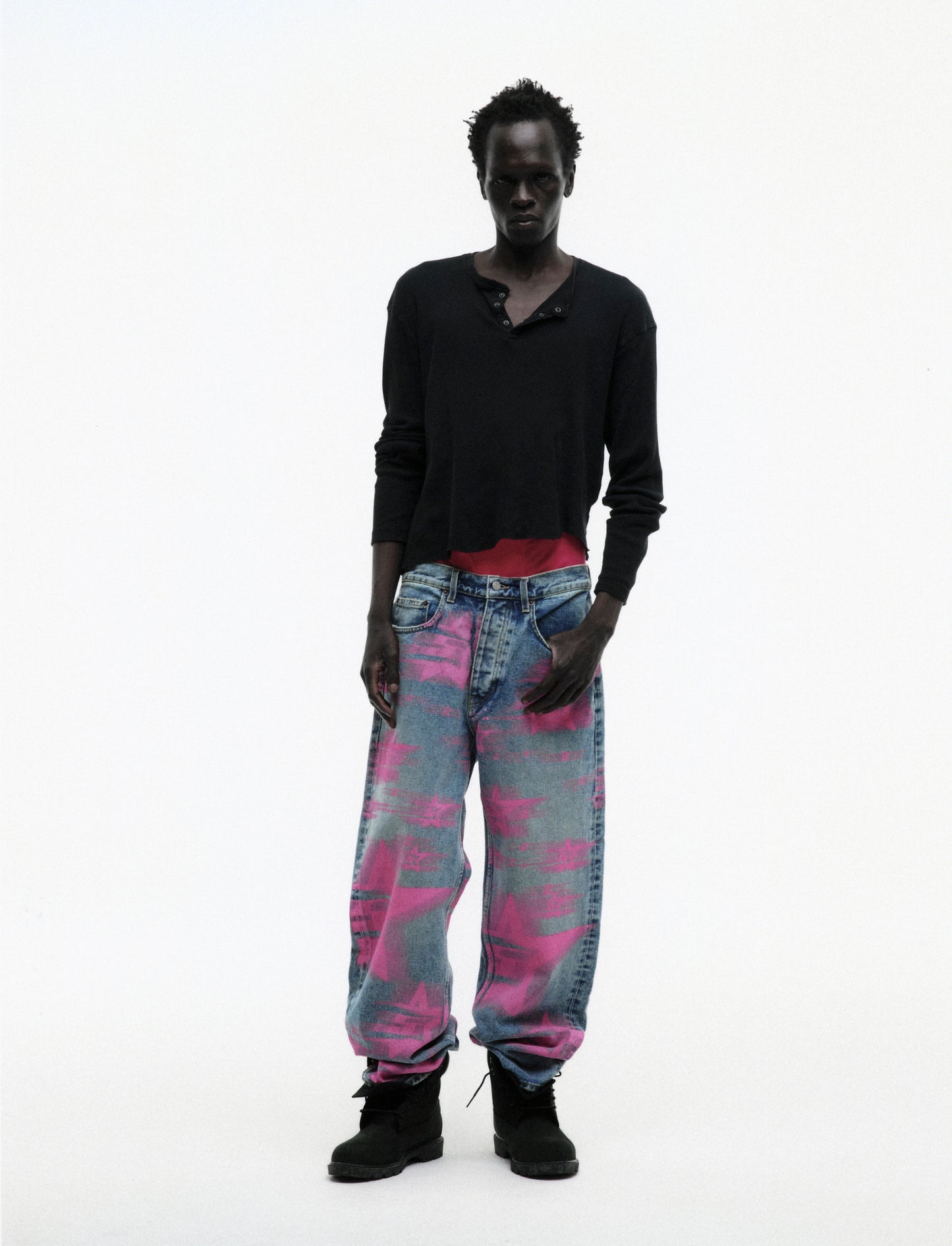 INDIGO 5 STAR BLUR DENIM ON MODEL