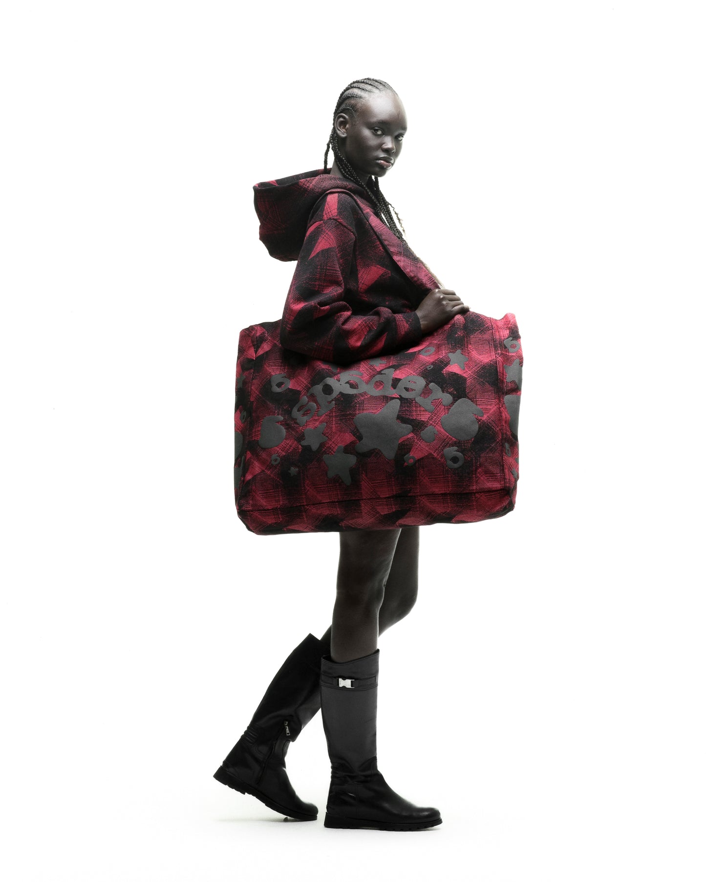 BELUGA PLAID TOTE ON MODEL