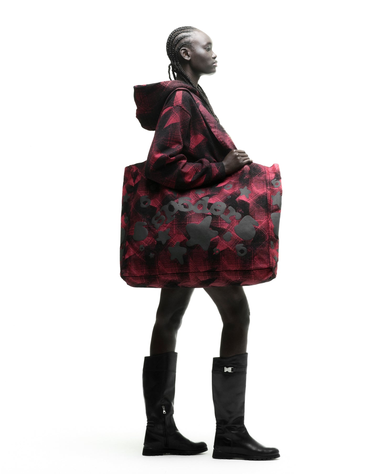 BELUGA PLAID TOTE ON MODEL