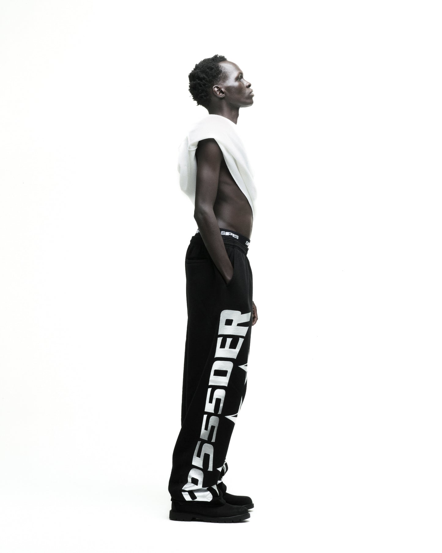 MX555 SWEATPANT ON MODEL
