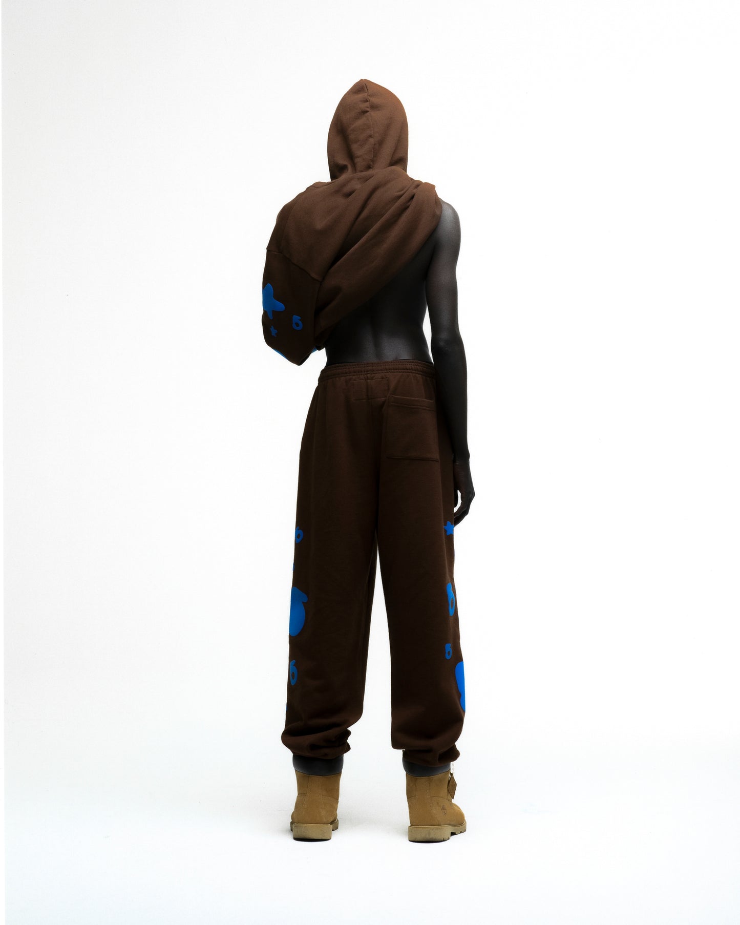 BROWN BELUGA V2 SWEATPANT ON MODEL
