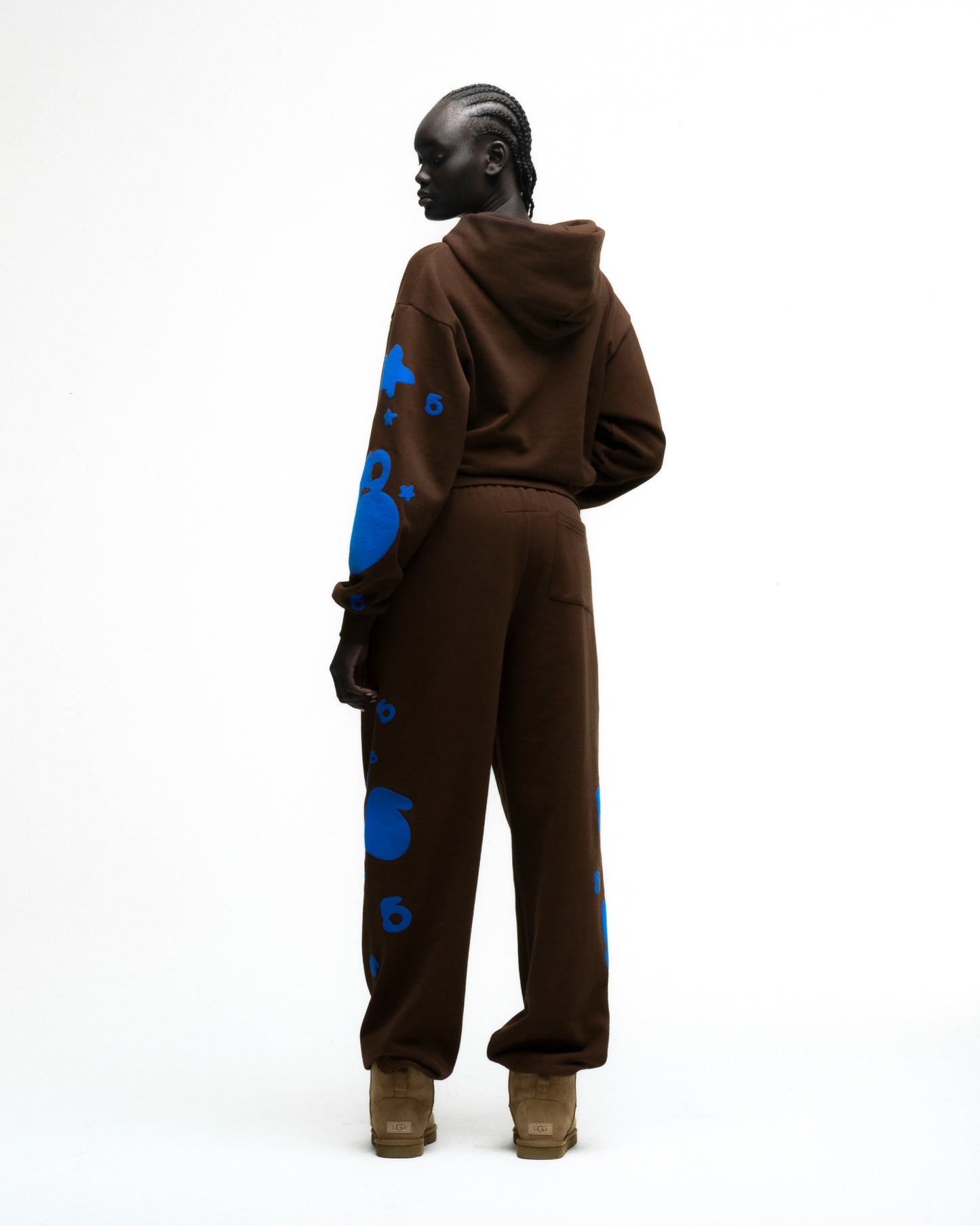 BROWN BELUGA V2 SWEATPANT ON MODEL