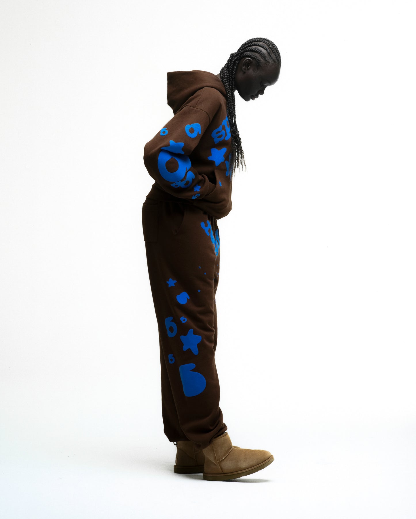 BROWN BELUGA V2 SWEATPANT ON MODEL