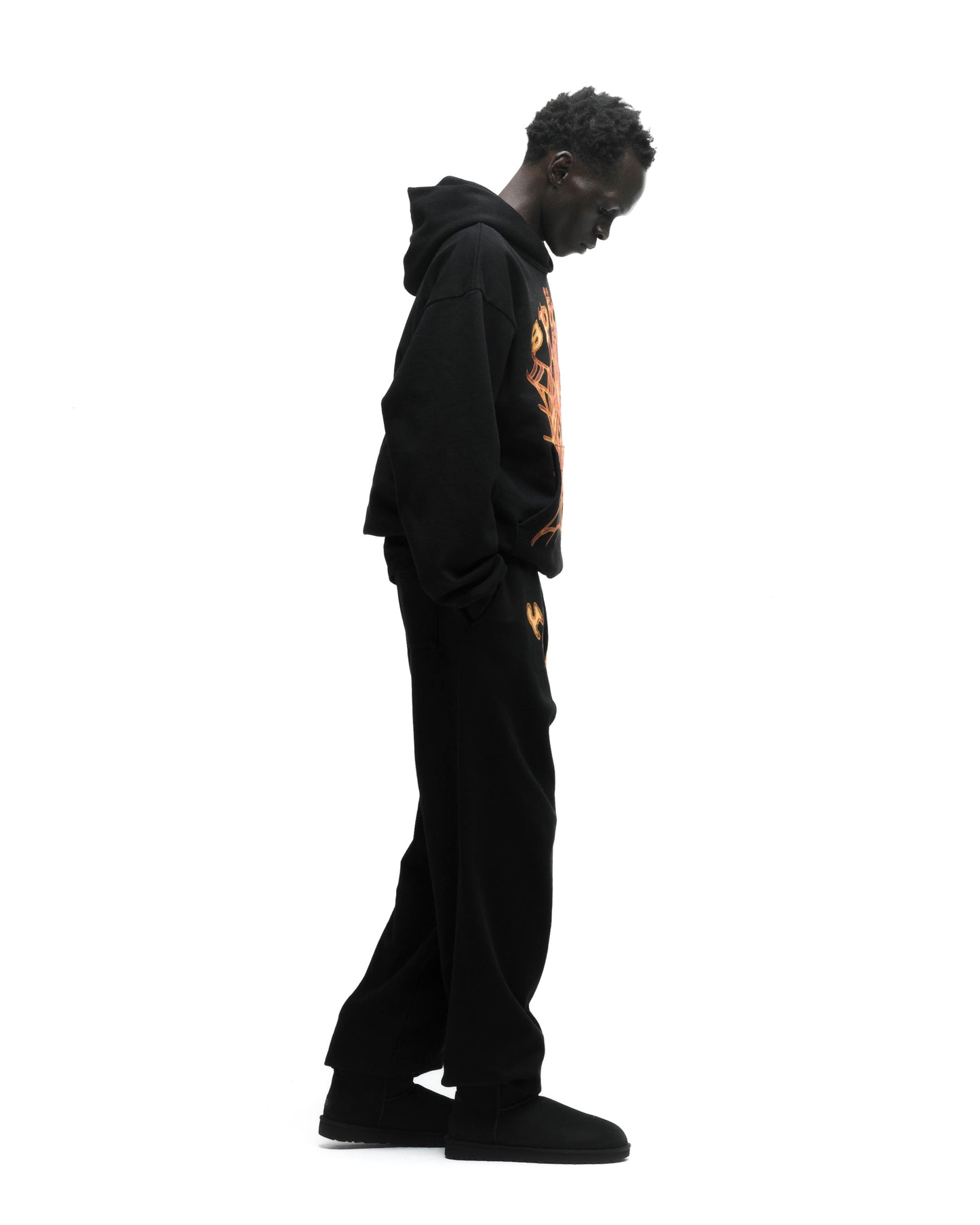 OG LOGO V2 SWEATPANT ON MODEL