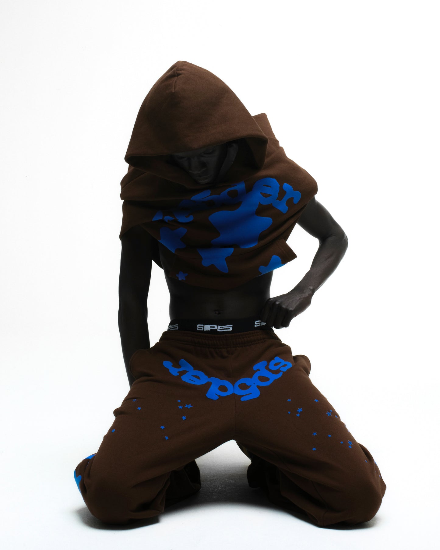 BROWN BELUGA V2 SWEATPANT ON MODEL