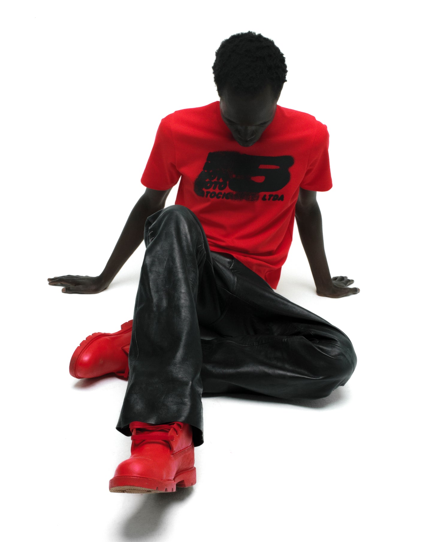 MOTO 5 TEE ON MODEL