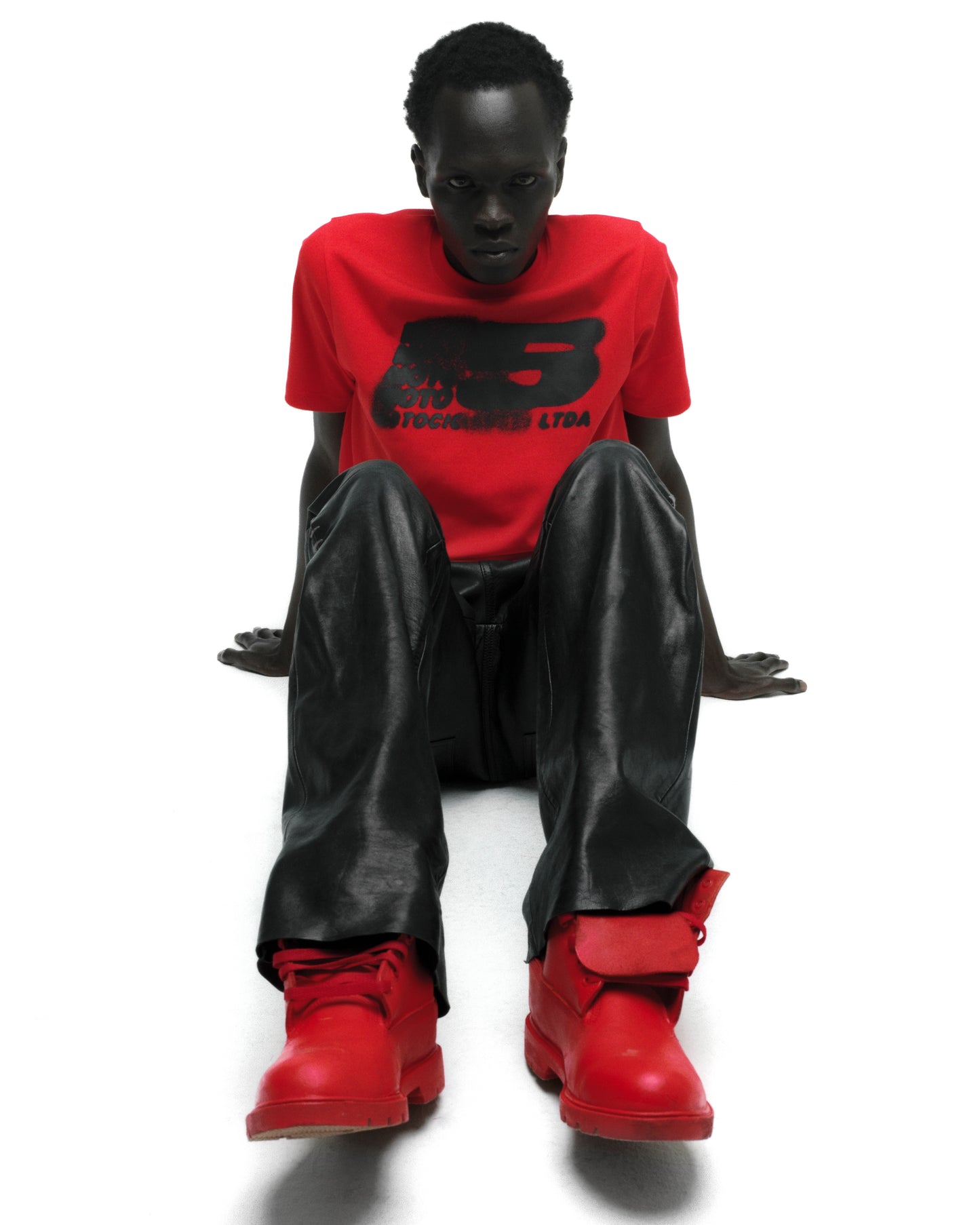 MOTO 5 TEE ON MODEL