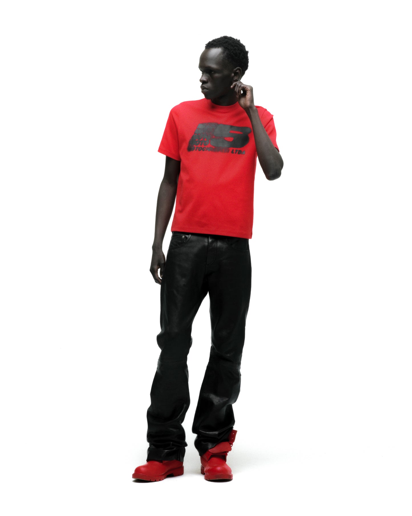 MOTO 5 TEE ON MODEL