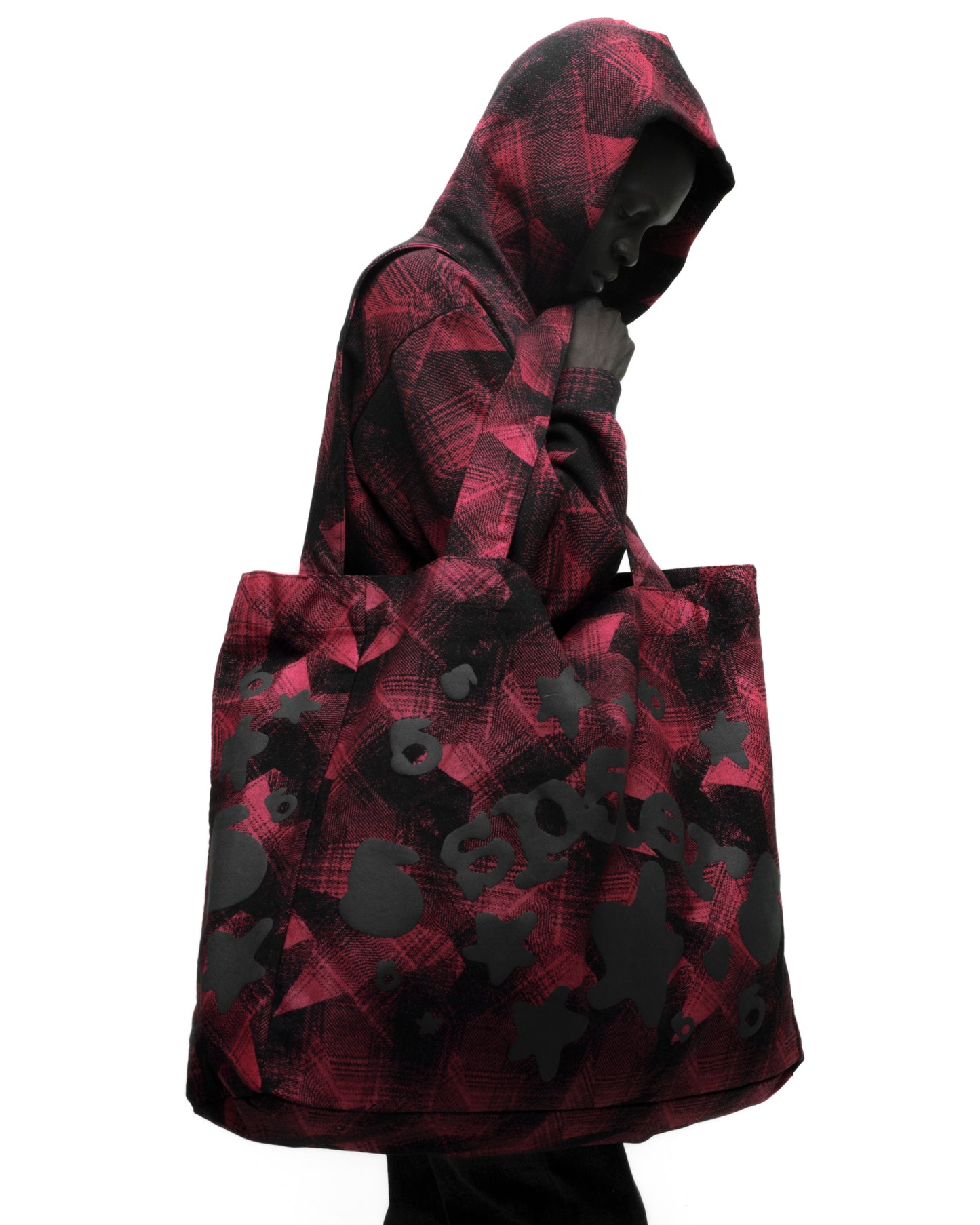 BELUGA PLAID TOTE ON MODEL