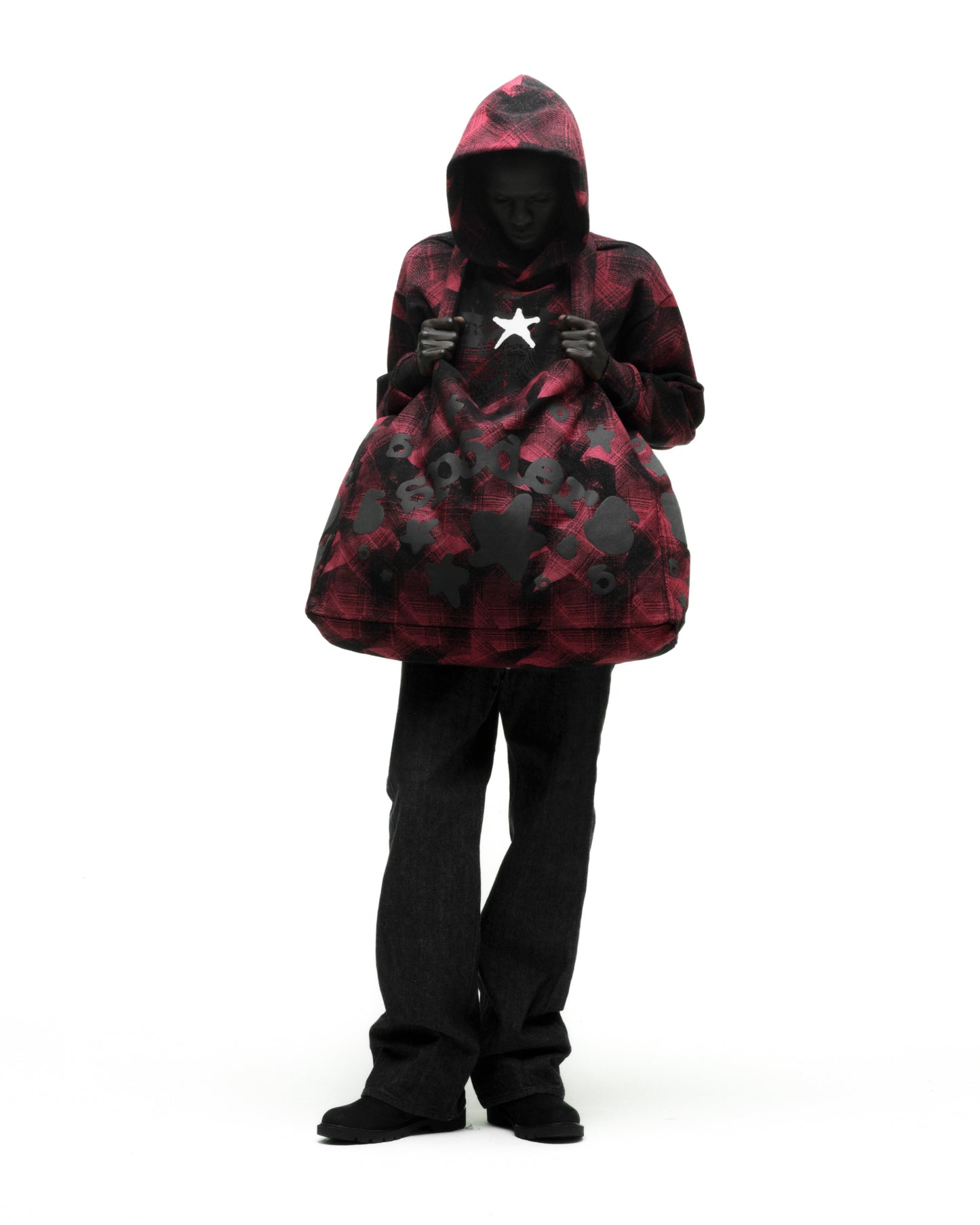 BELUGA PLAID TOTE ON MODEL