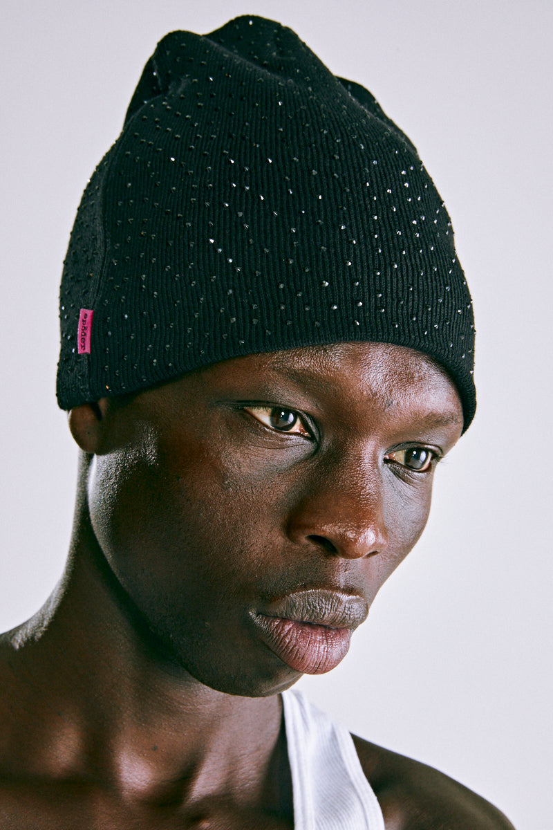 BLACK VVS SKULLY ON MODEL