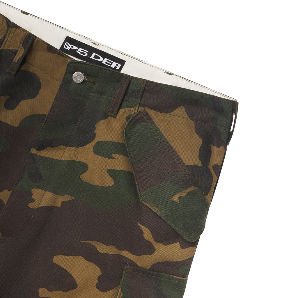 Cotton canvas camo cargo pants with a wide-leg fit, side pockets, and SP5DER branded interior waistband label.