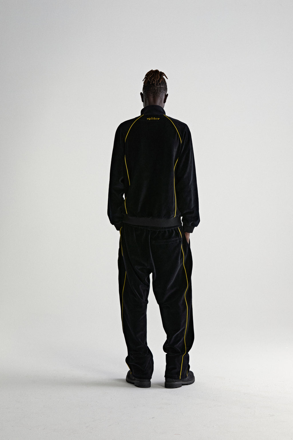 OUTLINE VELOUR TRACK JACKET ON MODEL