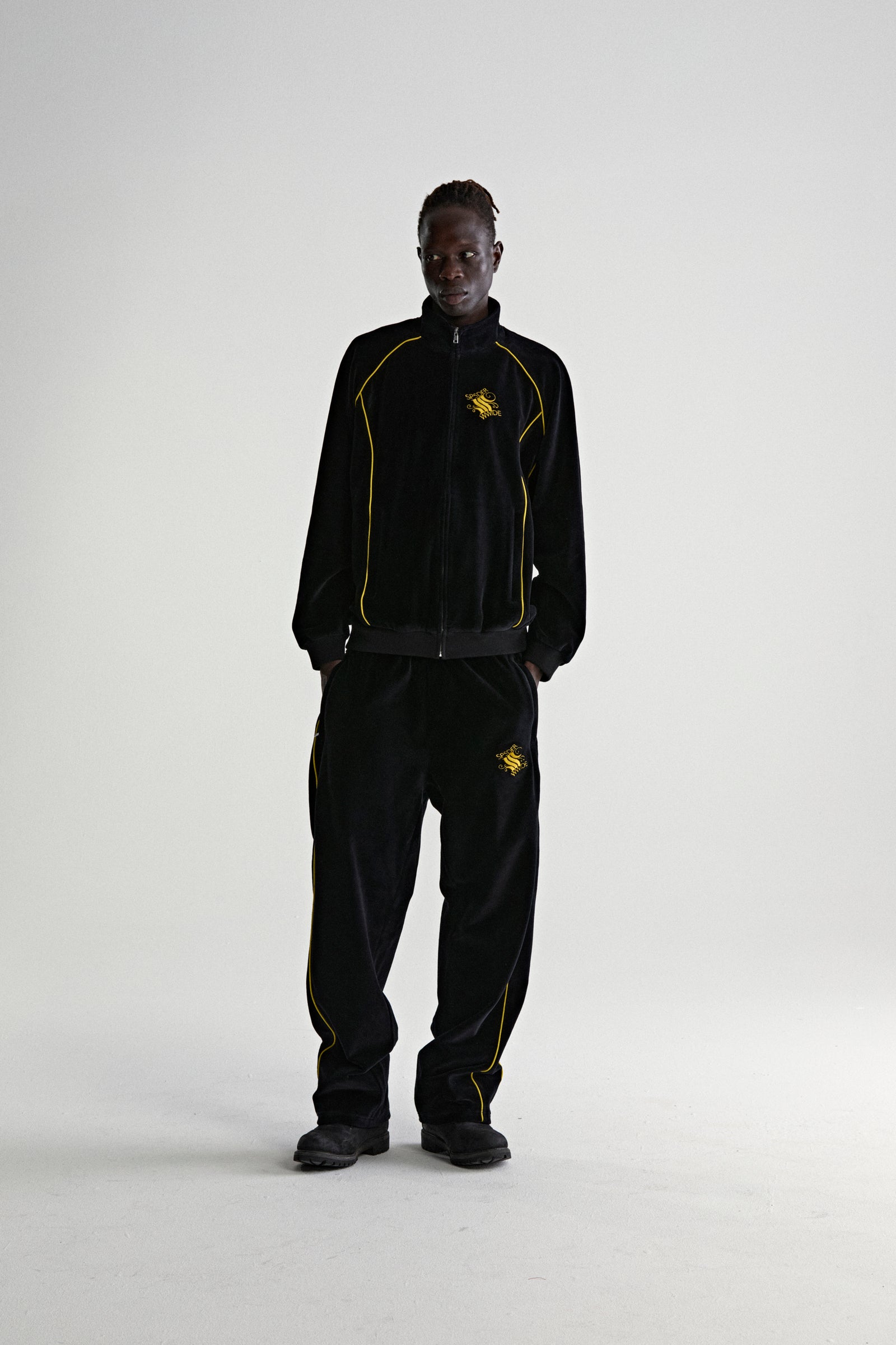 OUTLINE VELOUR TRACK JACKET ON MODEL