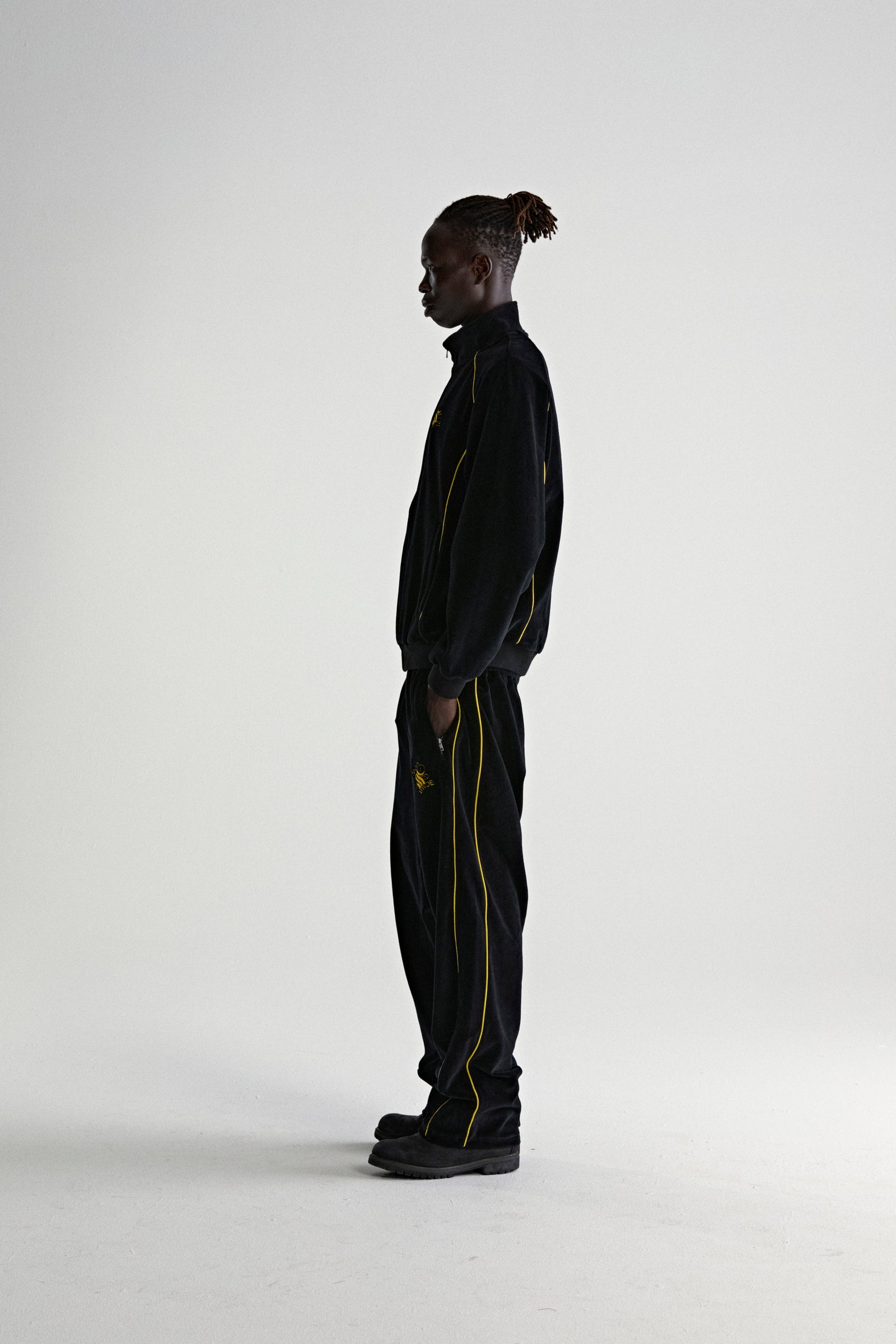 OUTLINE VELOUR TRACK JACKET ON MODEL