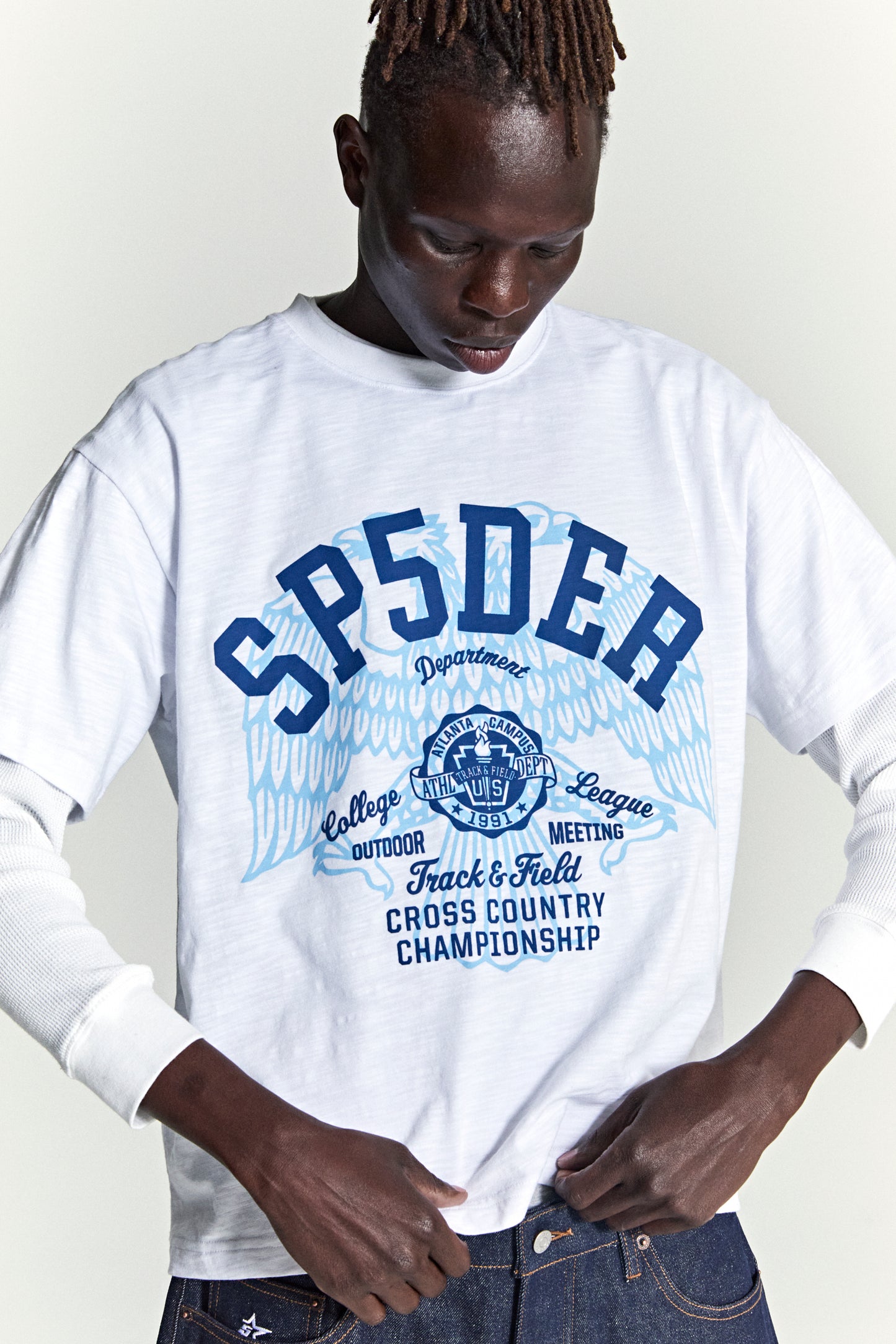 WHITE CROSS COUNTRY SLUB TEE ON MODEL