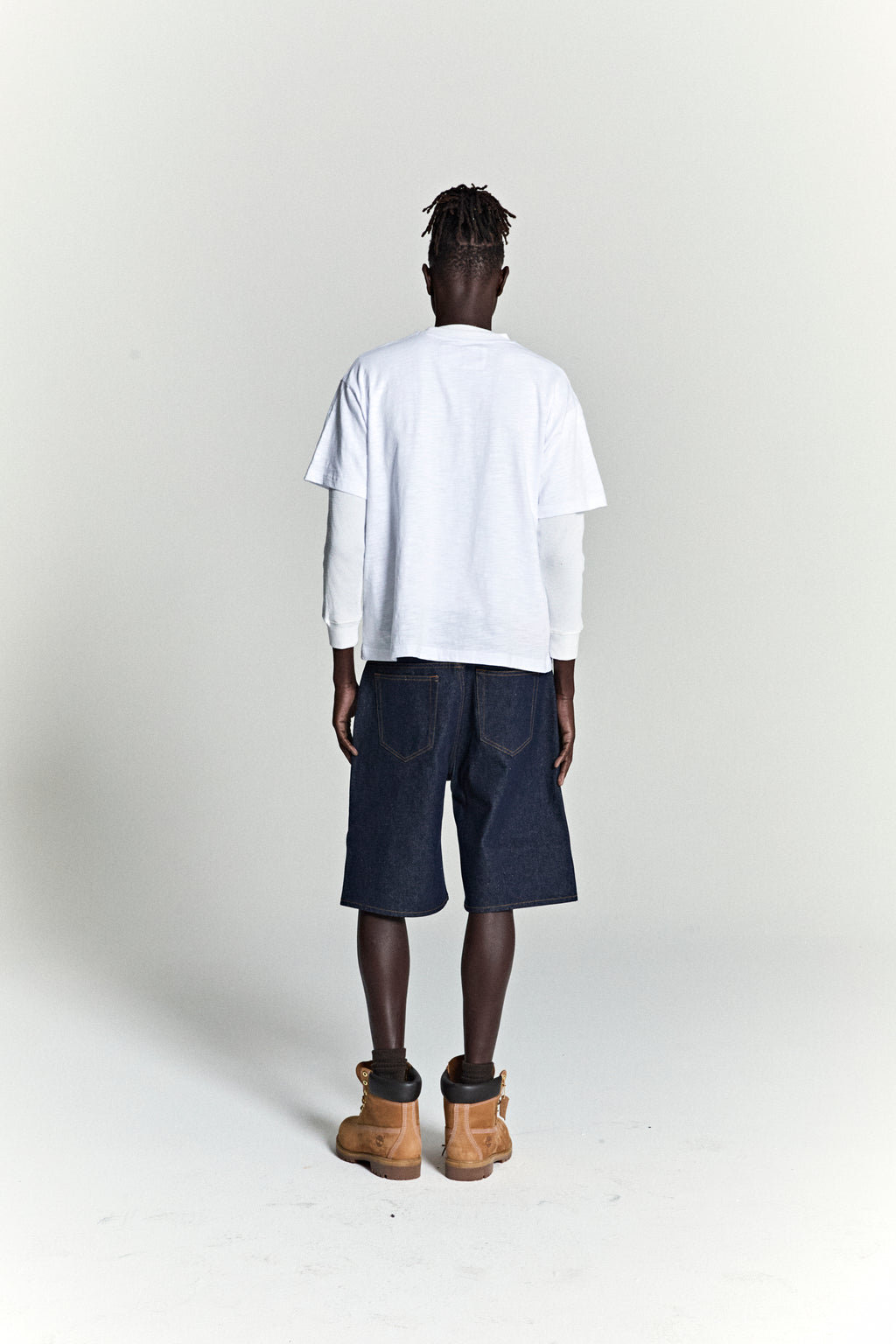 WHITE CROSS COUNTRY SLUB TEE ON MODEL