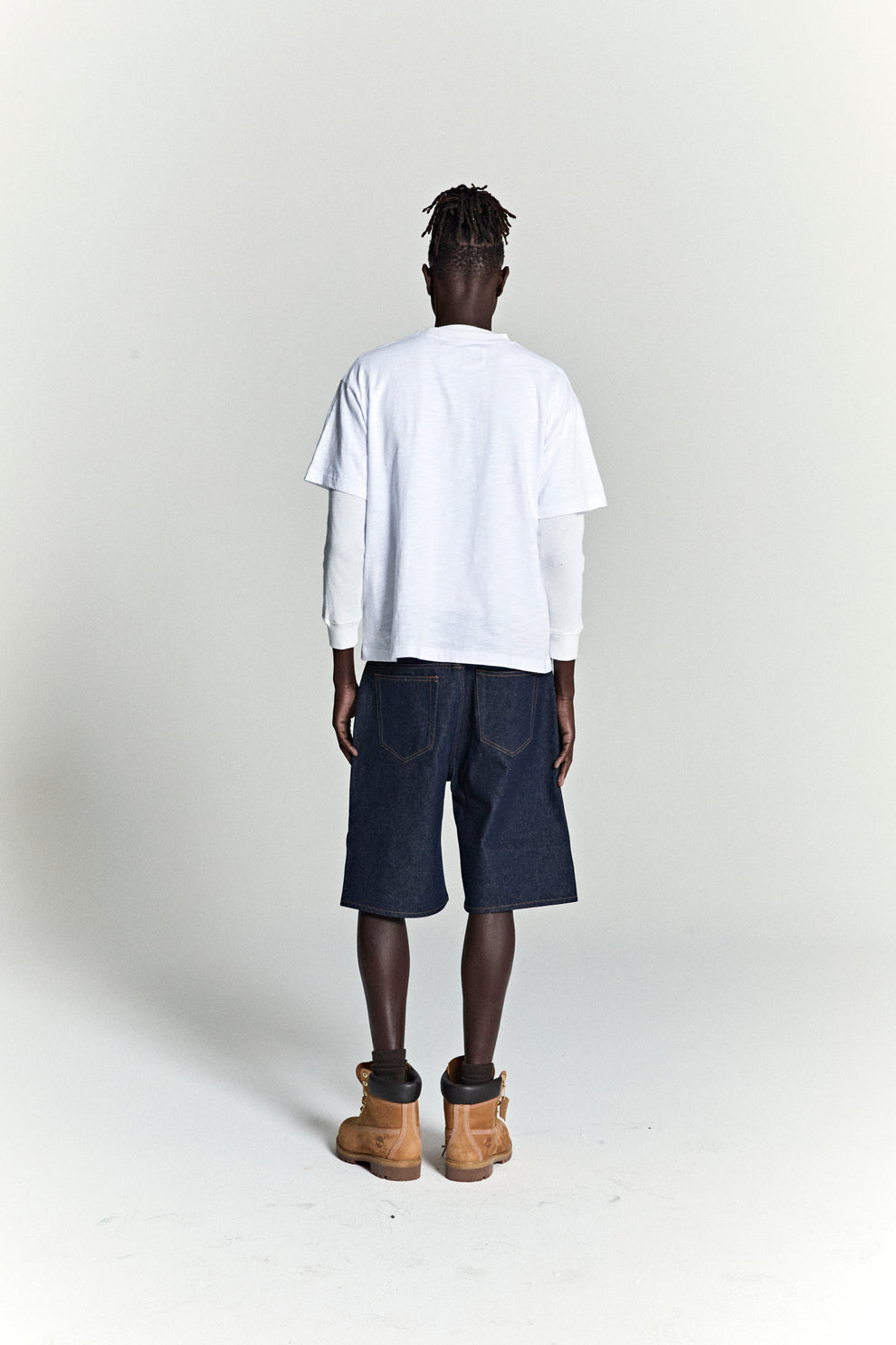 WHITE CROSS COUNTRY SLUB TEE ON MODEL