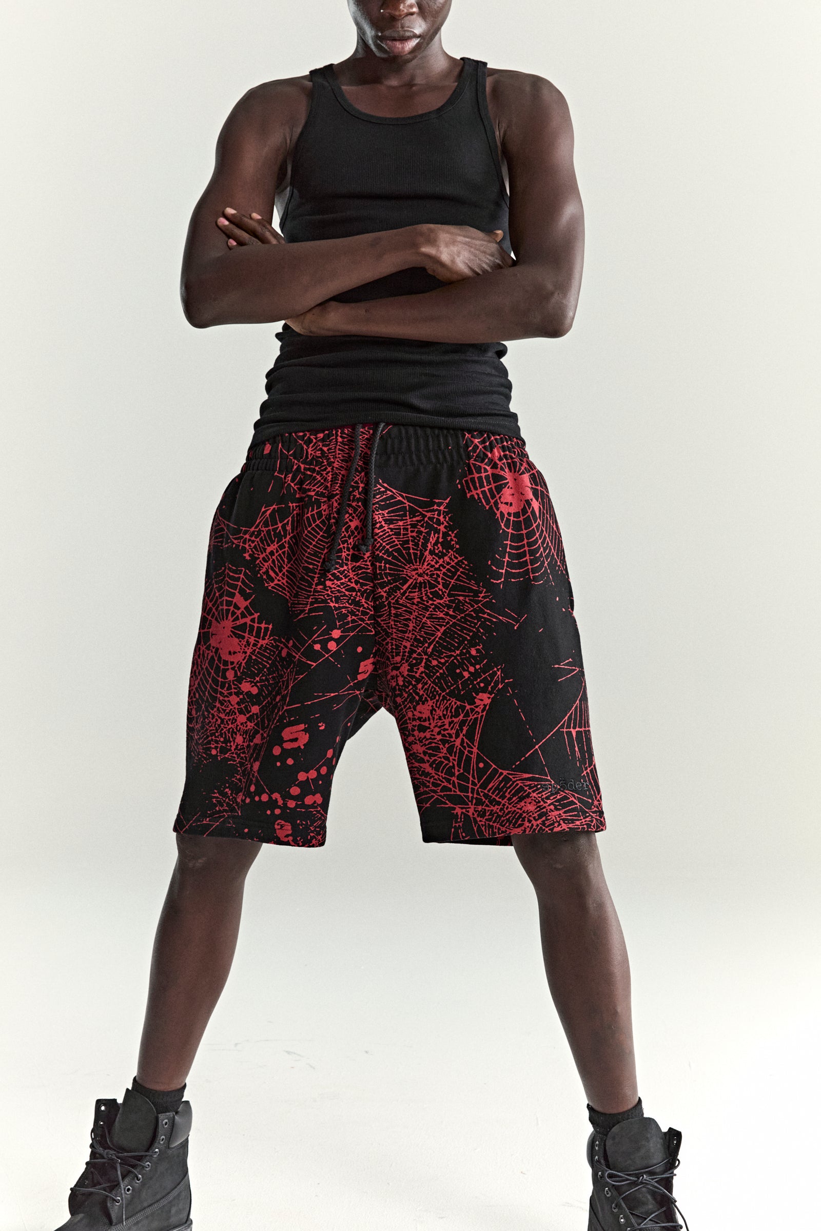 BLACK AOP WEB V2 SWEATSHORT ON MODEL