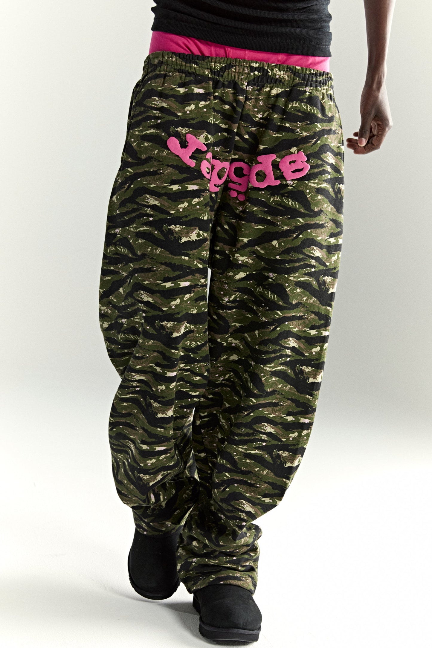 OG WEB V2 TIGER CAMO SWEATPANT ON MODEL