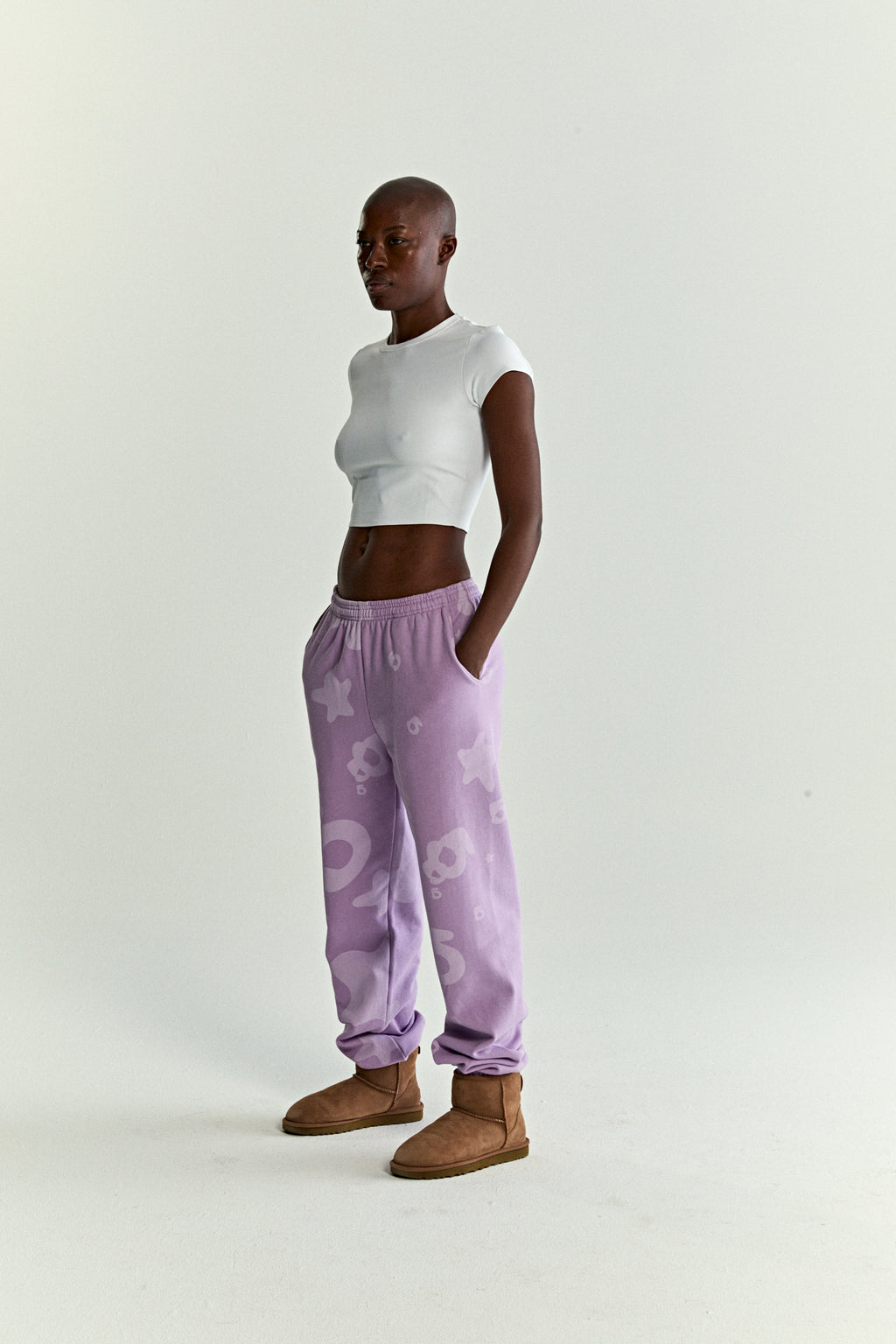 ACAI BELUGA V2 SWEATPANT ON MODEL