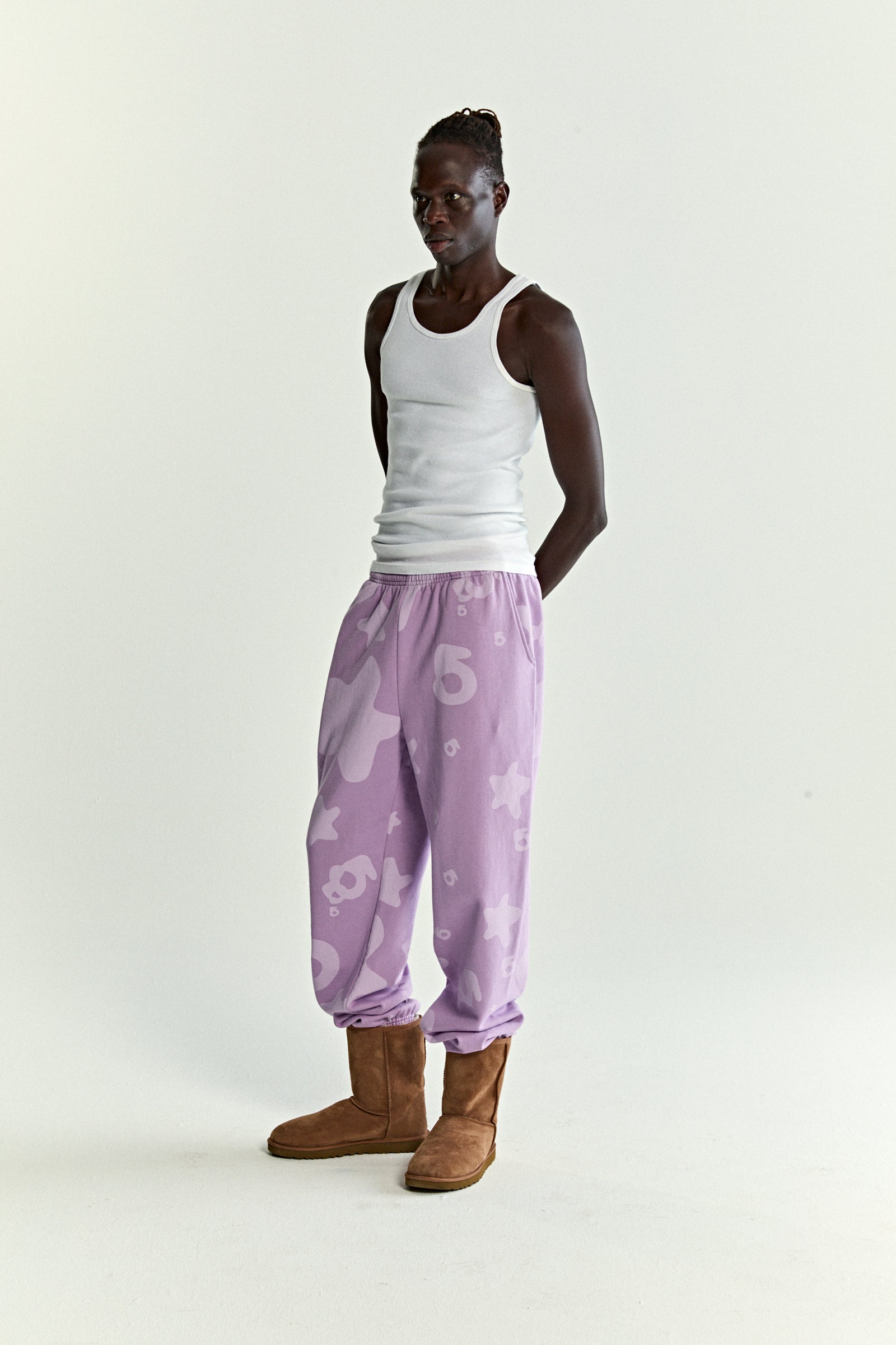 ACAI BELUGA V2 SWEATPANT ON MODEL